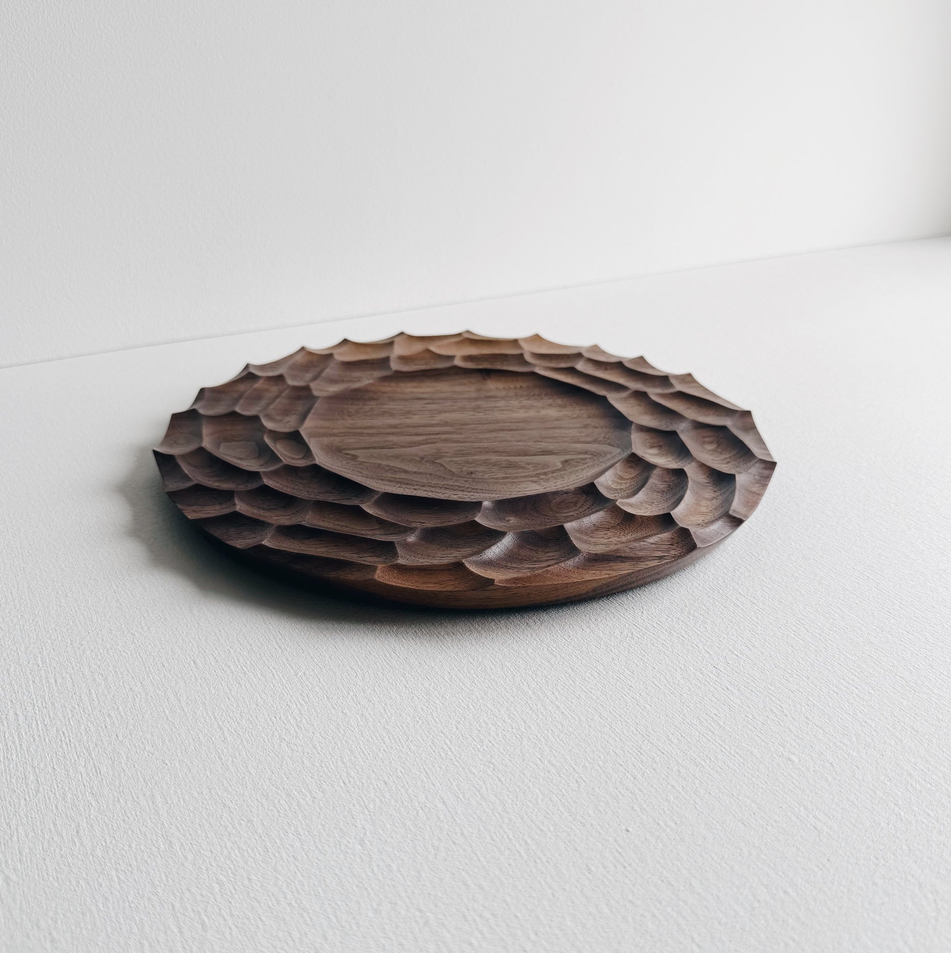 Dunes plate in walnut