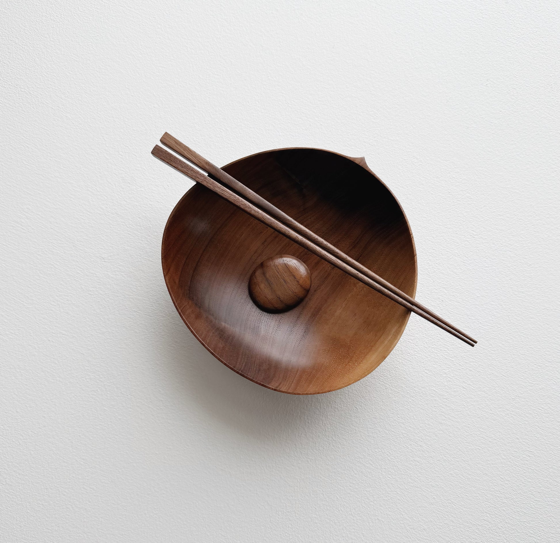 Large oval eating bowl & chopsticks in tanned walnut