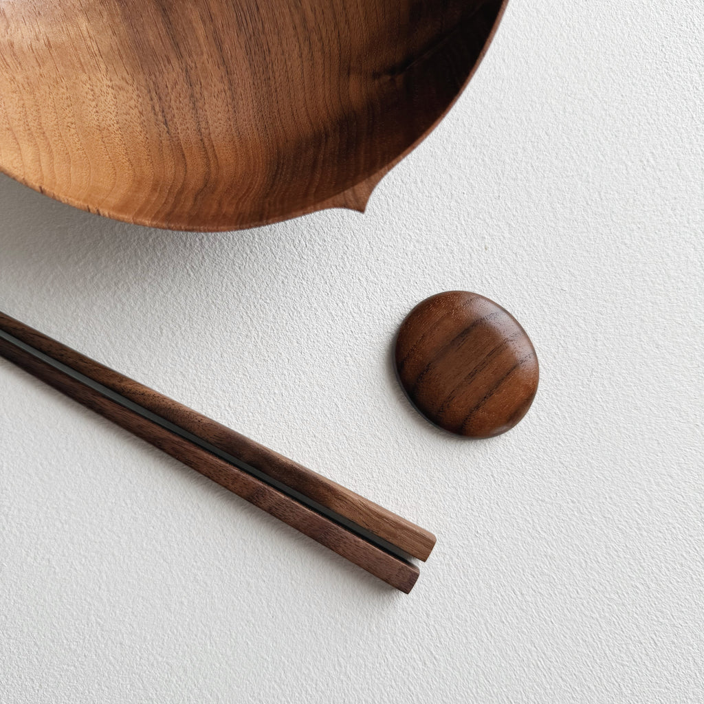 Large oval eating bowl & chopsticks in tanned walnut