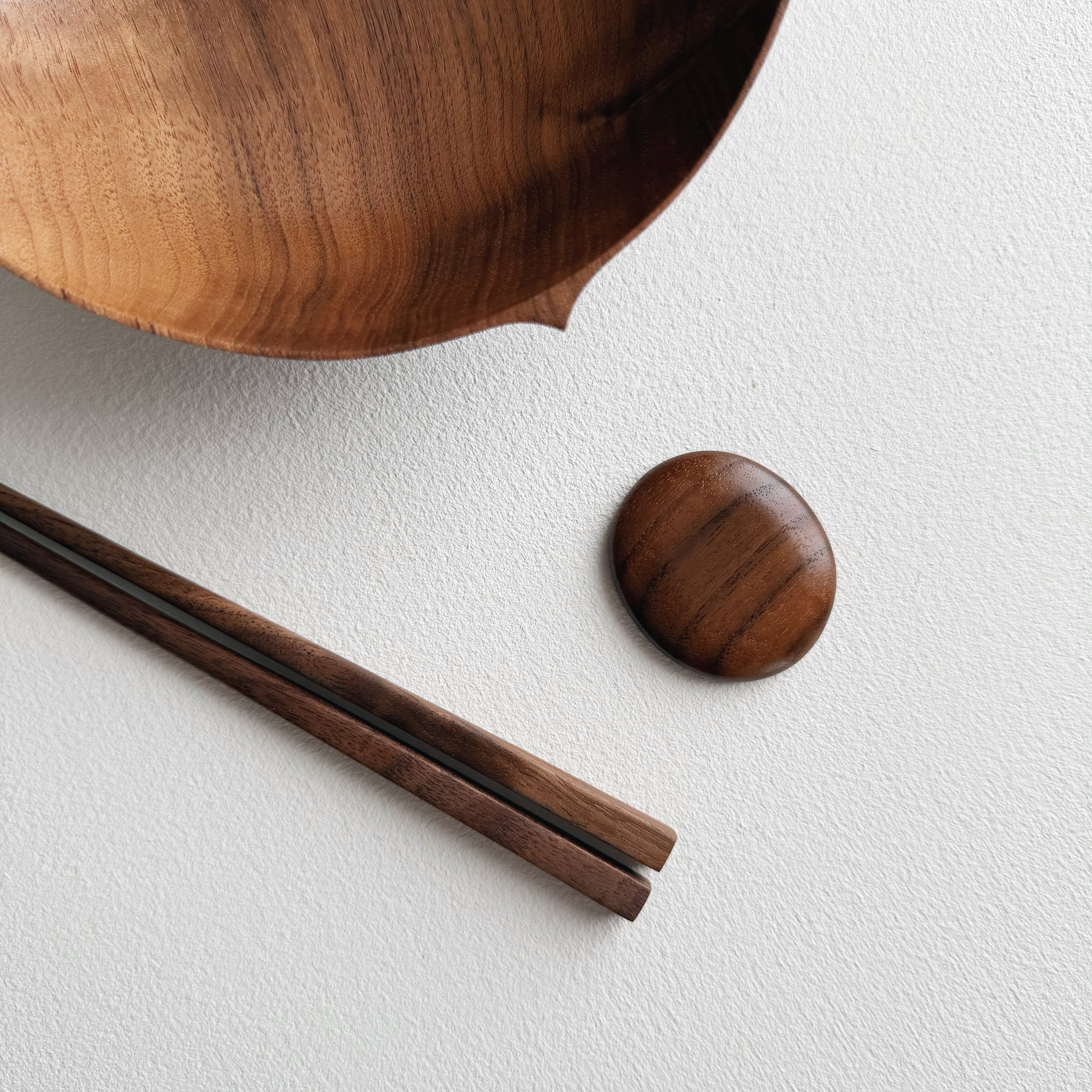Large oval eating bowl & chopsticks in tanned walnut