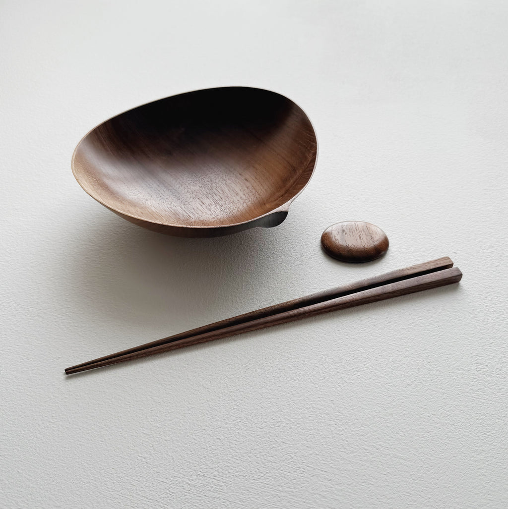 Large oval eating bowl & chopsticks in tanned walnut