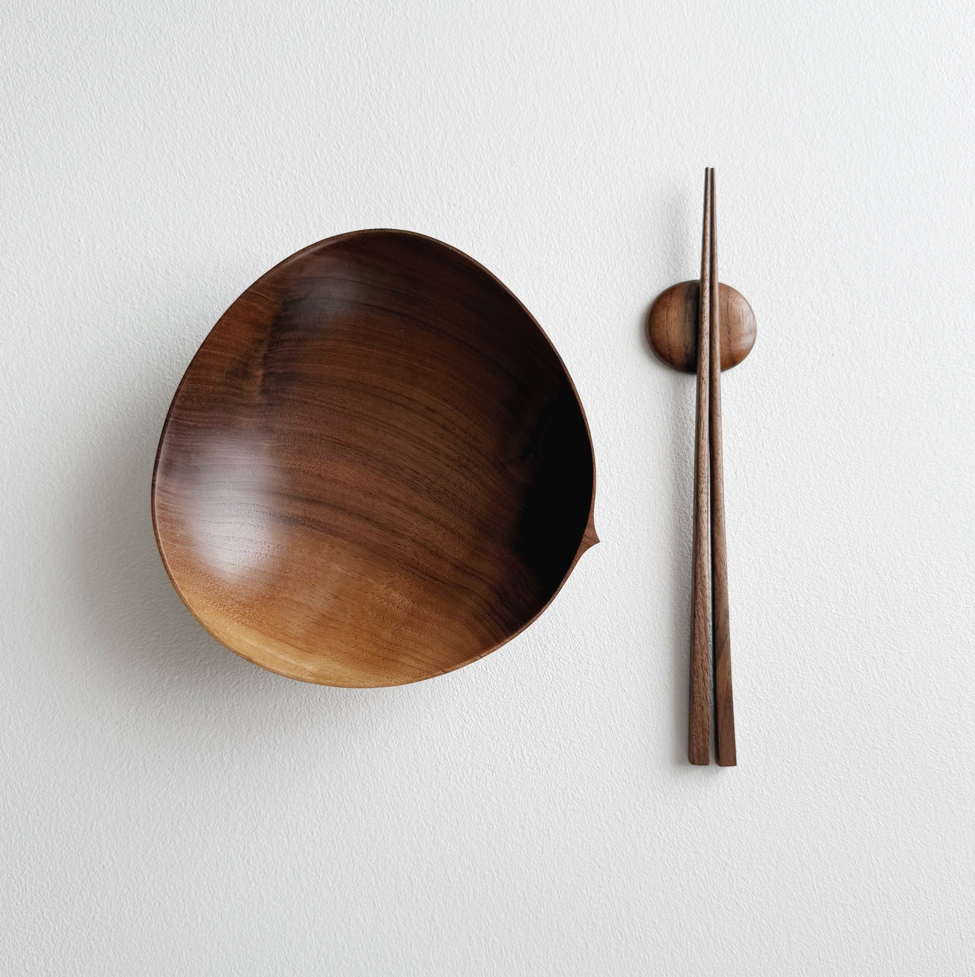 Large oval eating bowl & chopsticks in tanned walnut