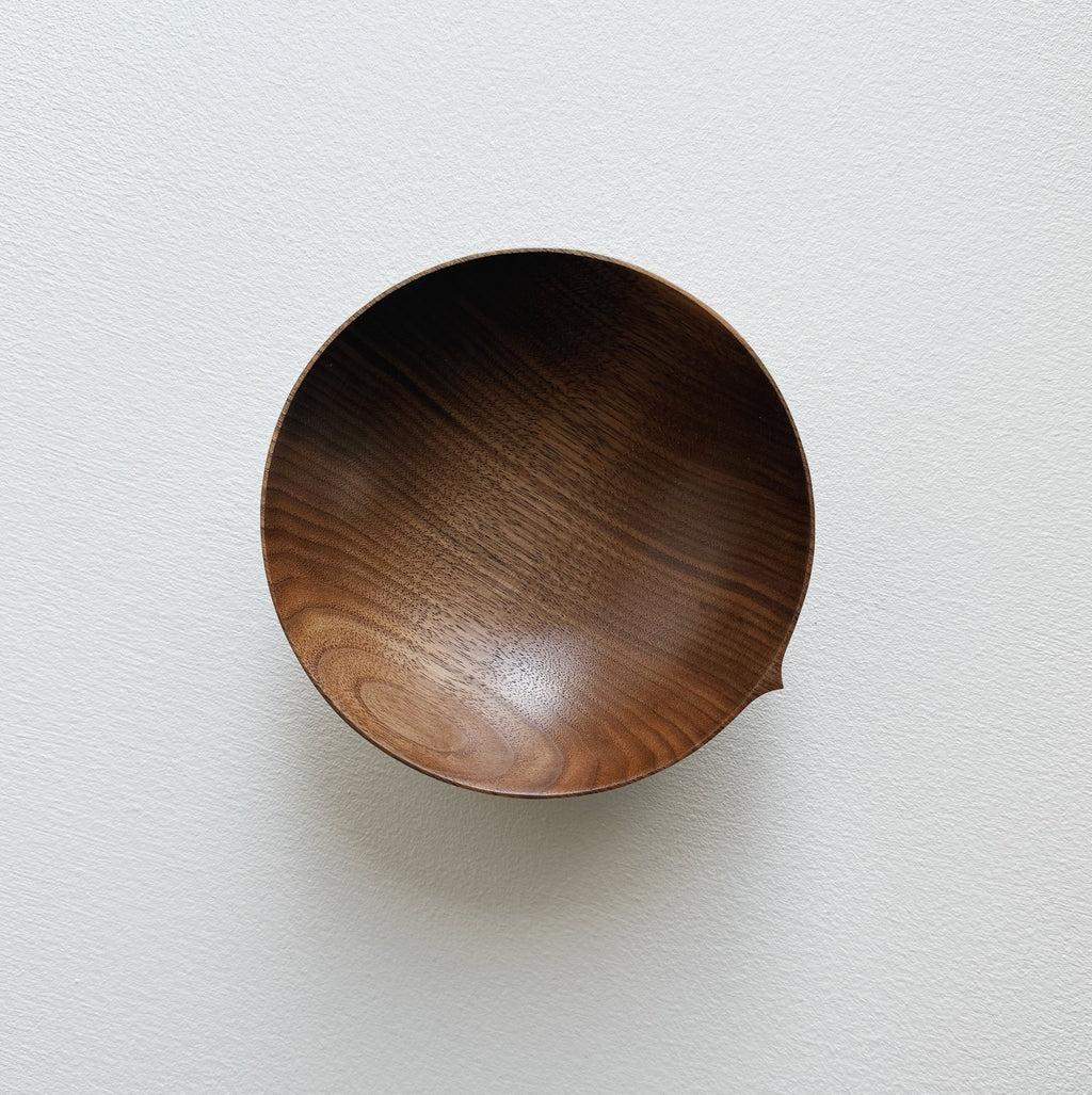 Medium bowl in tanned walnut