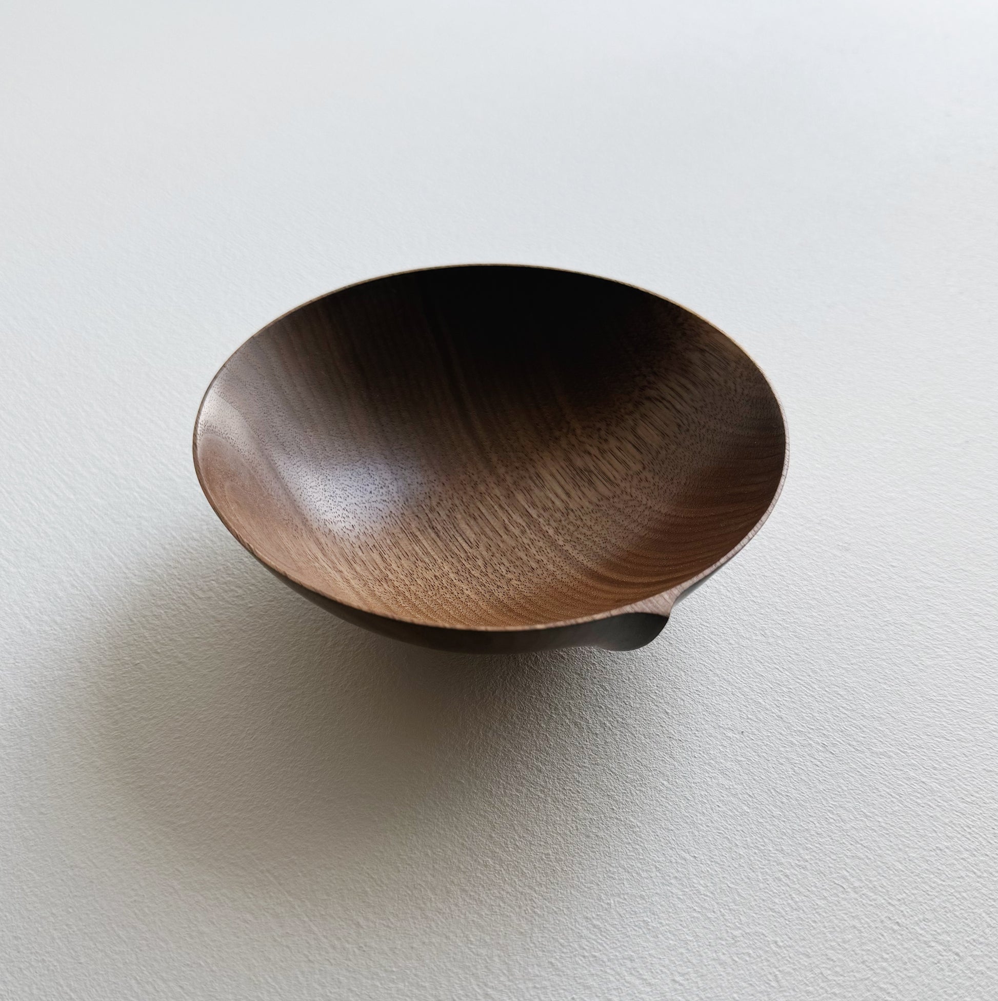 Medium bowl in tanned walnut