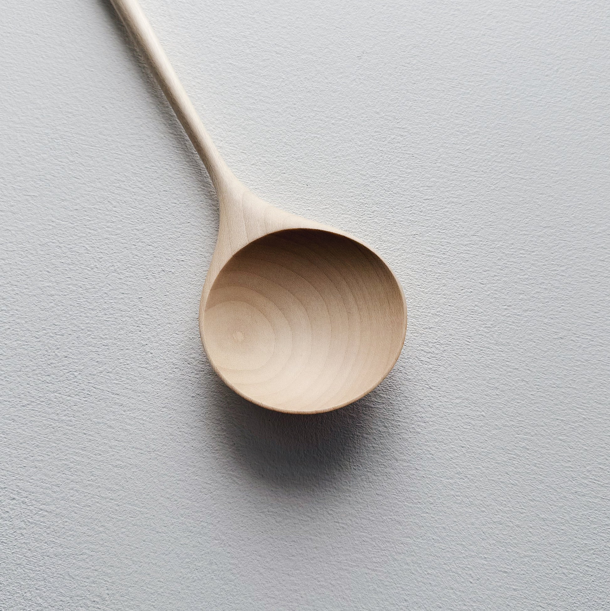 Medium serving spoon in sycamore