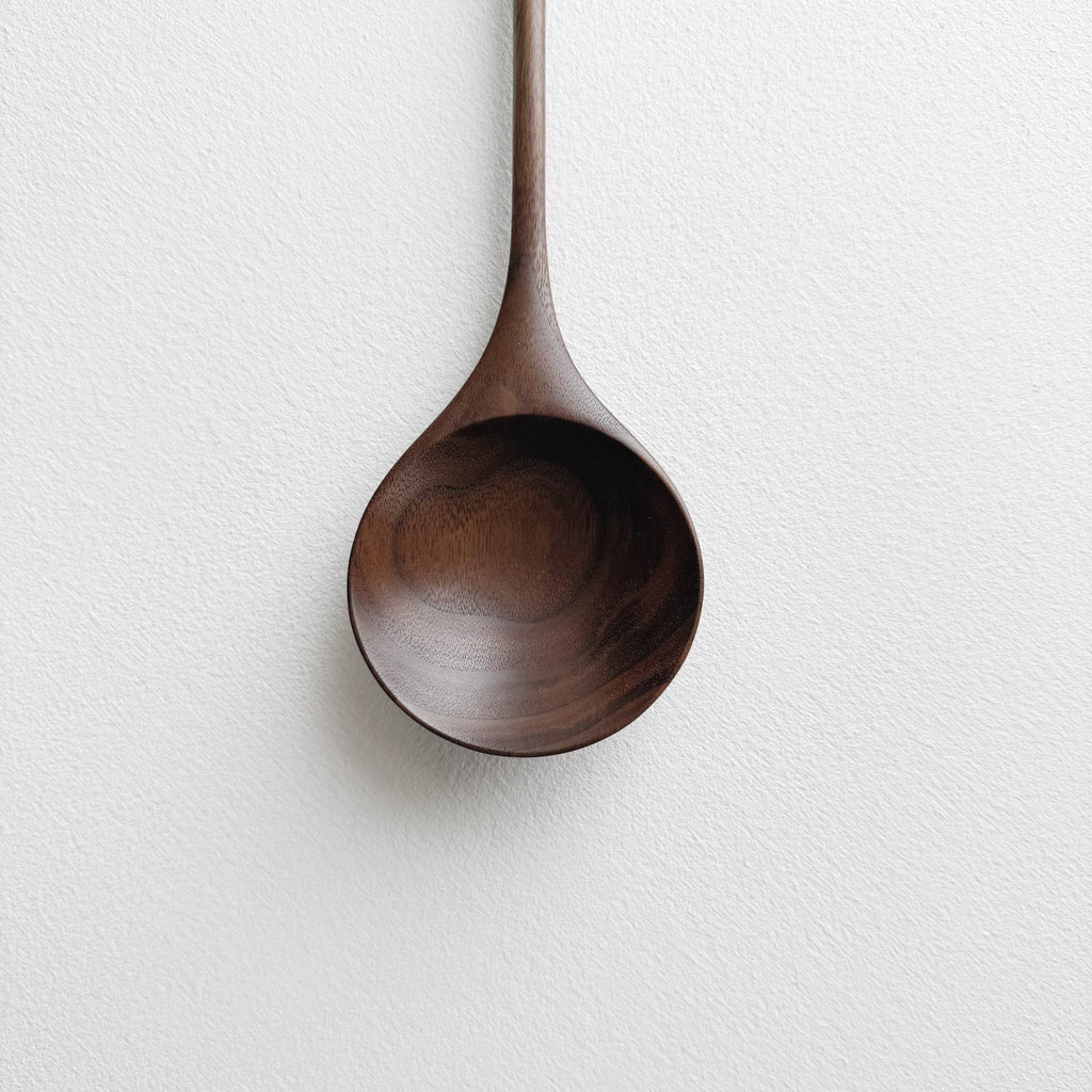 Medium serving spoon in tanned walnut