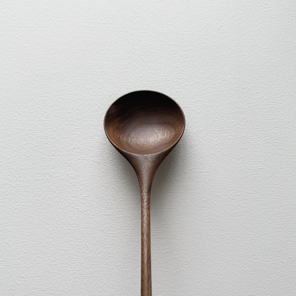Medium serving spoon in tanned walnut