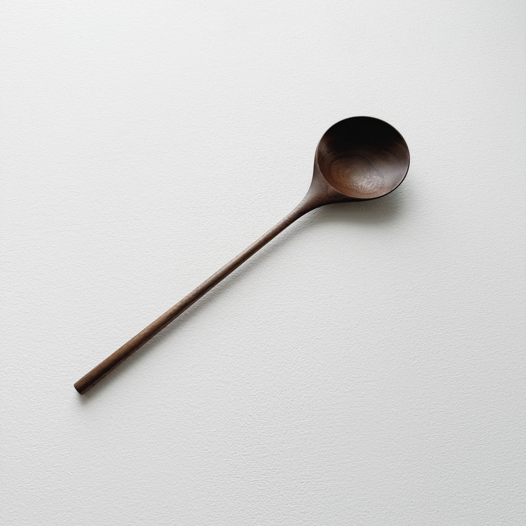 Medium serving spoon in tanned walnut