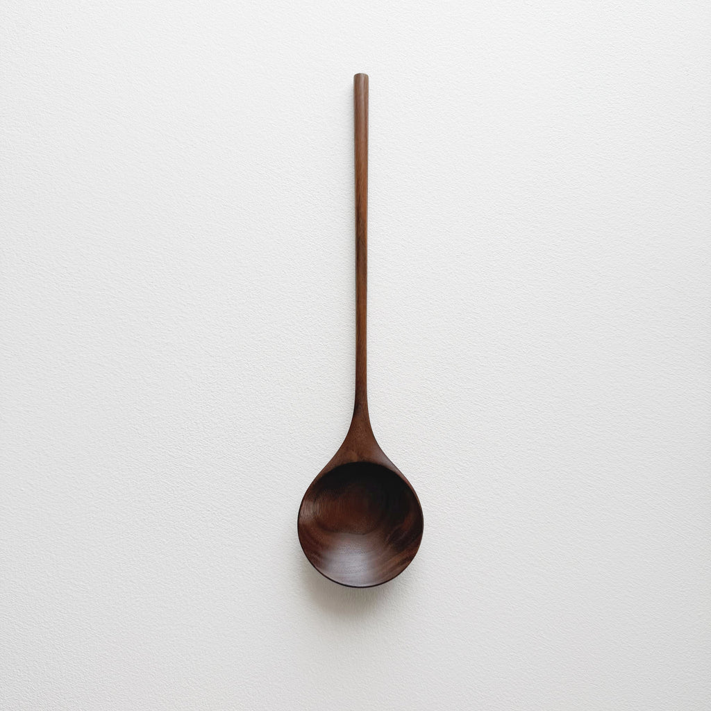 Medium serving spoon in tanned walnut