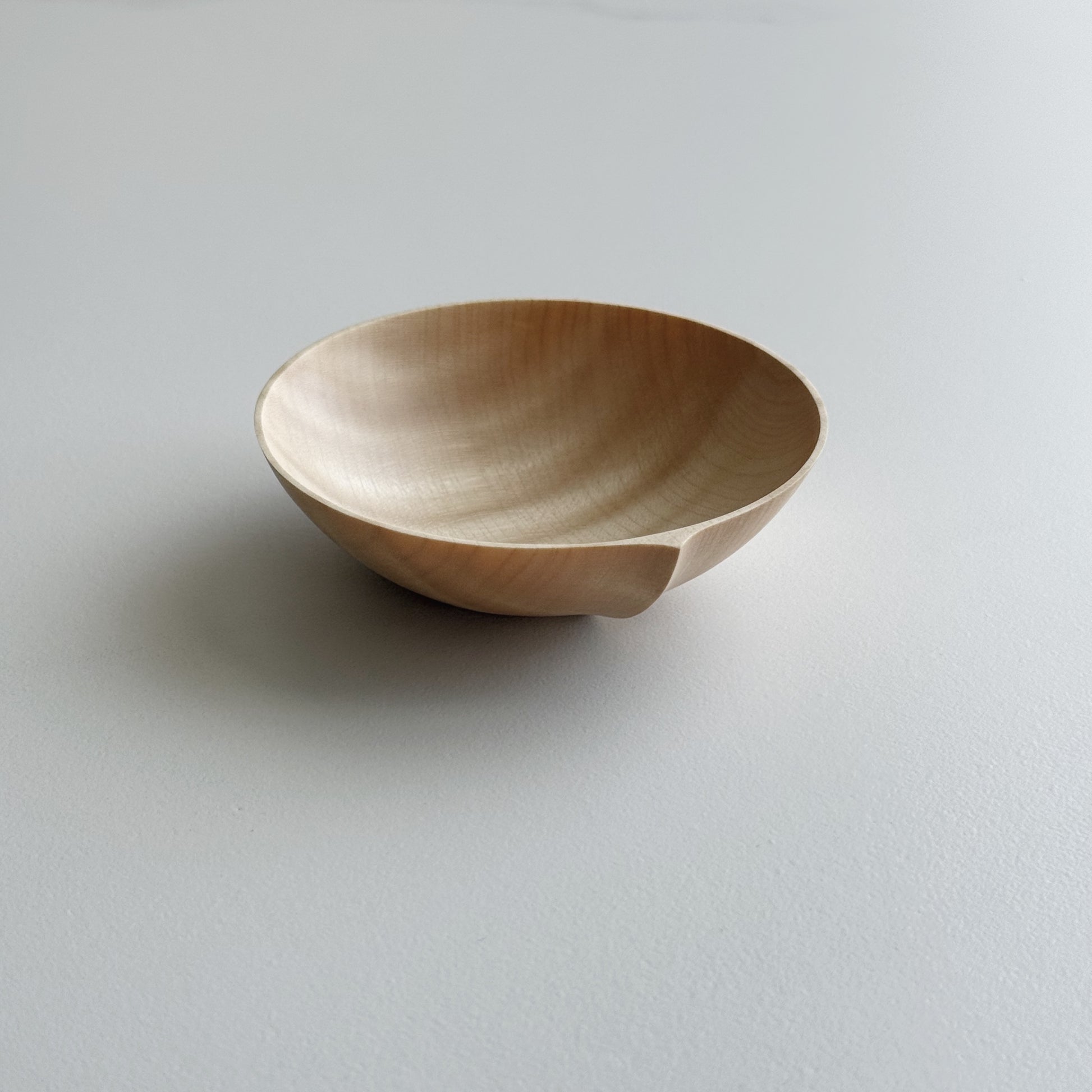Mini bowl in rippled sycamore
