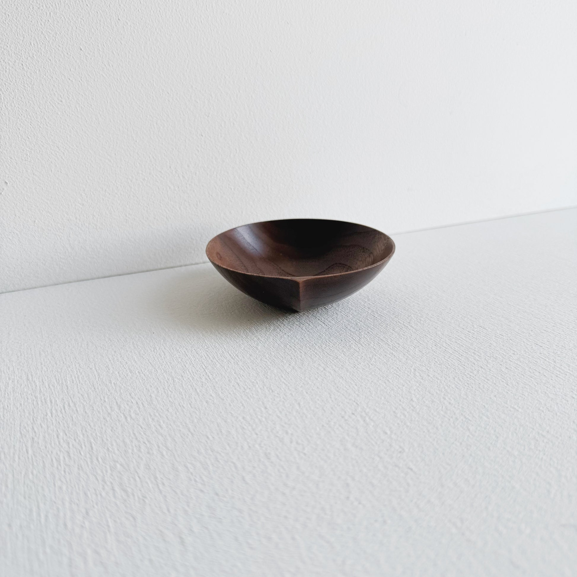 Mini bowl in walnut