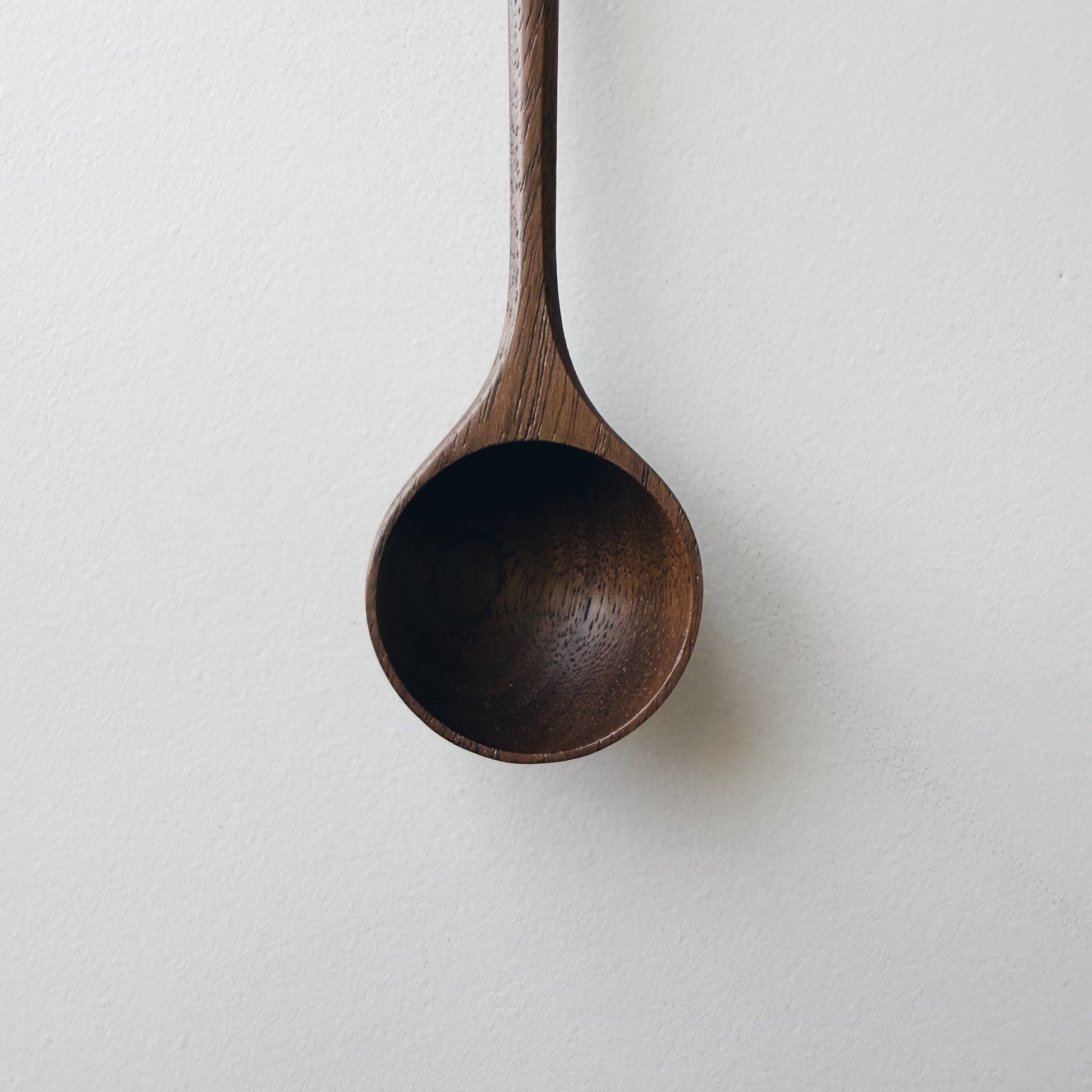 Mini walnut scoop