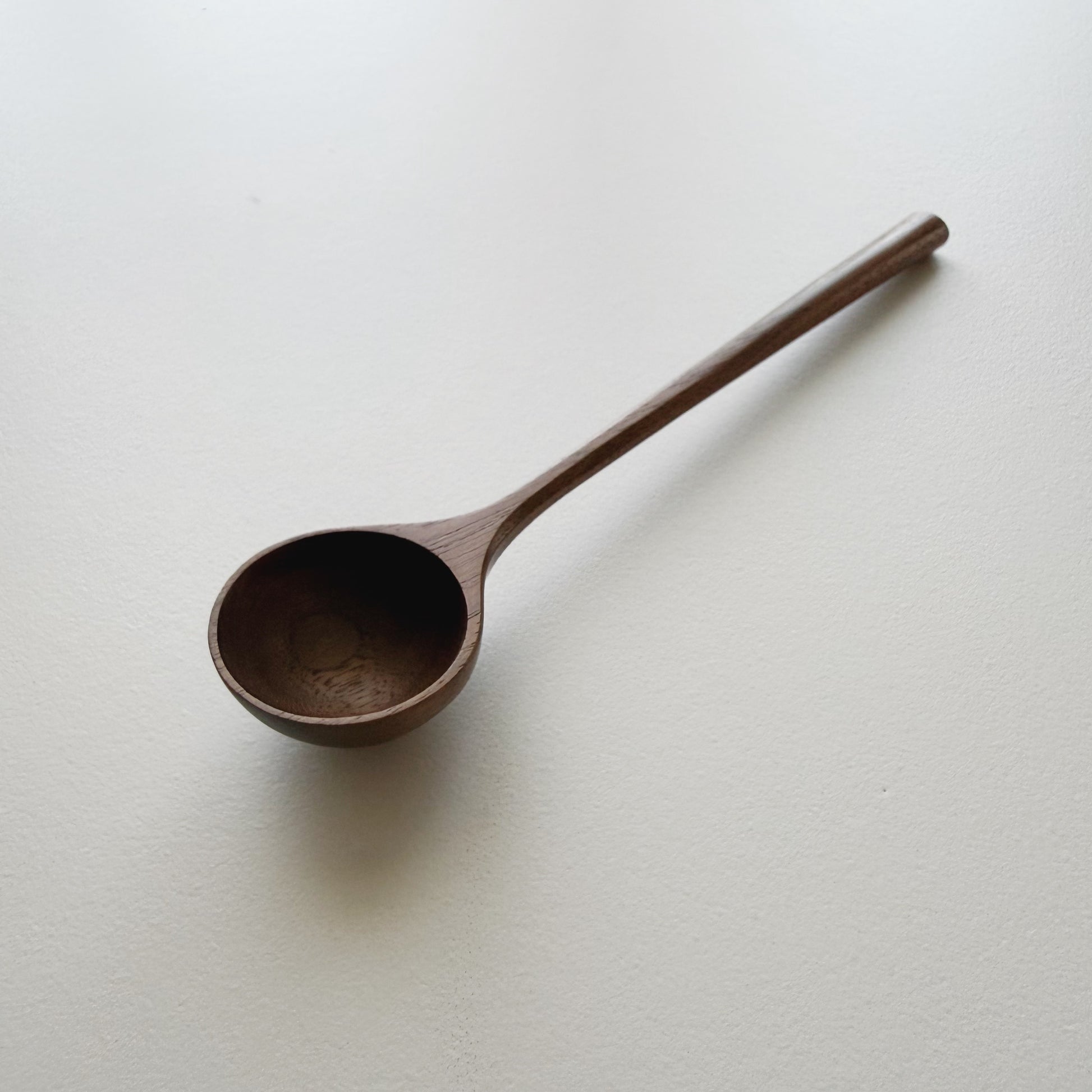 Mini walnut scoop