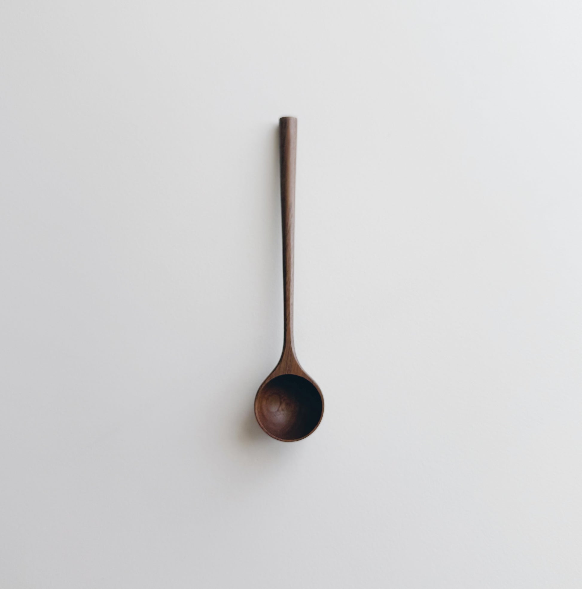 Mini walnut scoop