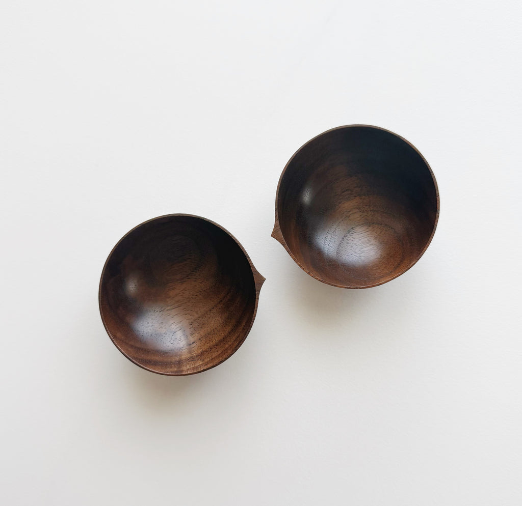 Pair of deep pinch & put pots in walnut