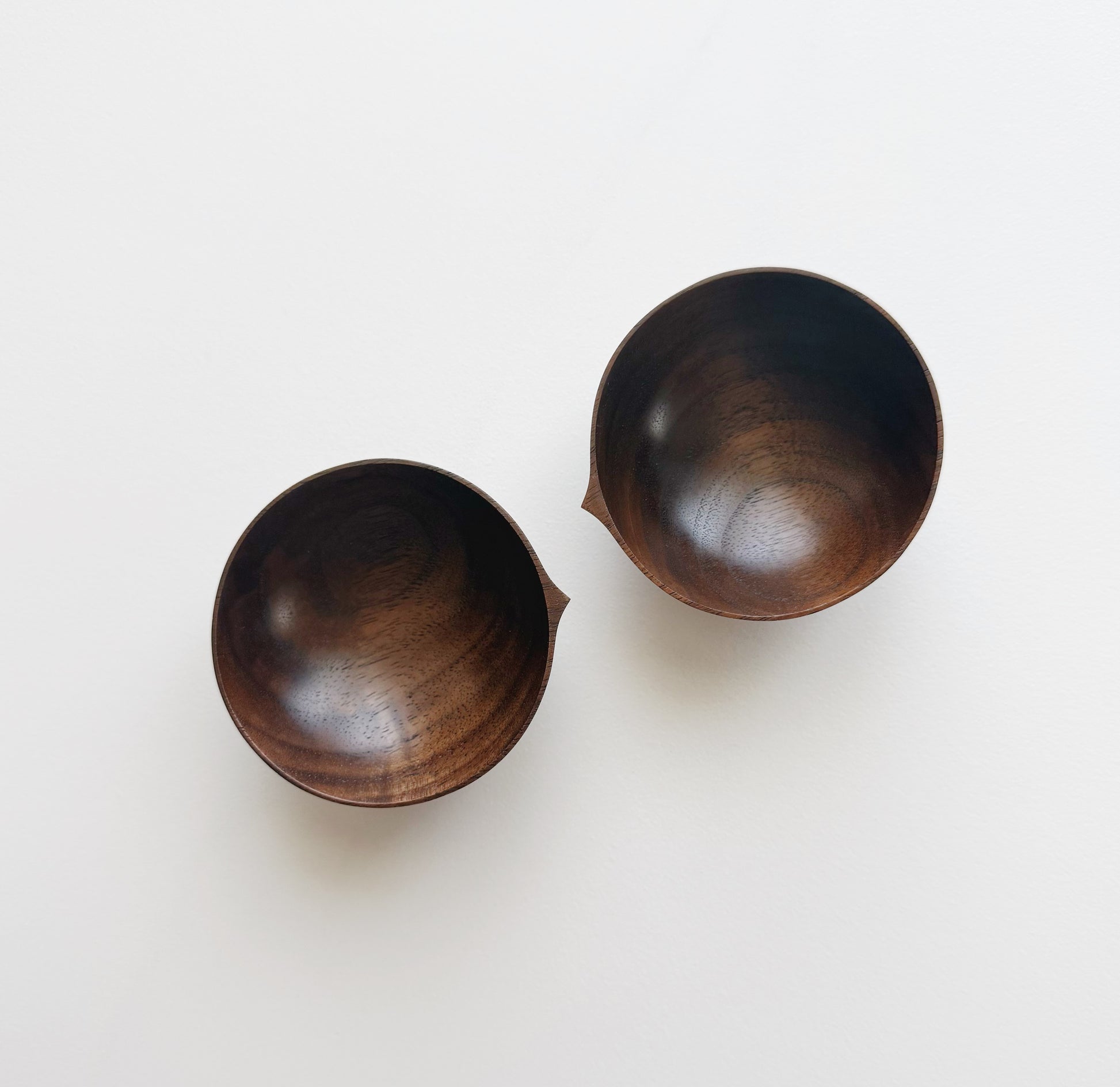 Pair of deep pinch & put pots in walnut