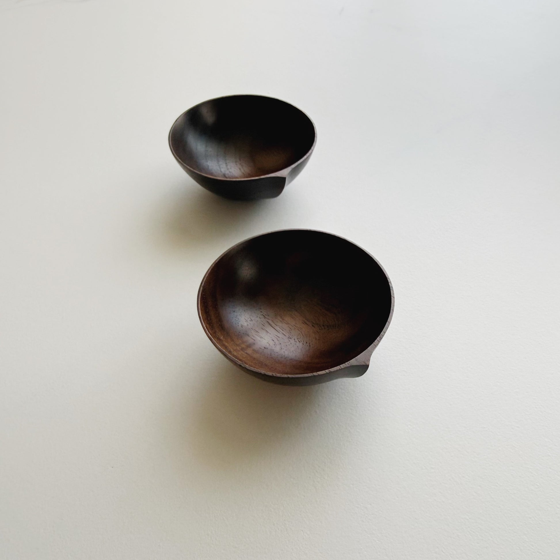 Pair of deep pinch & put pots in walnut