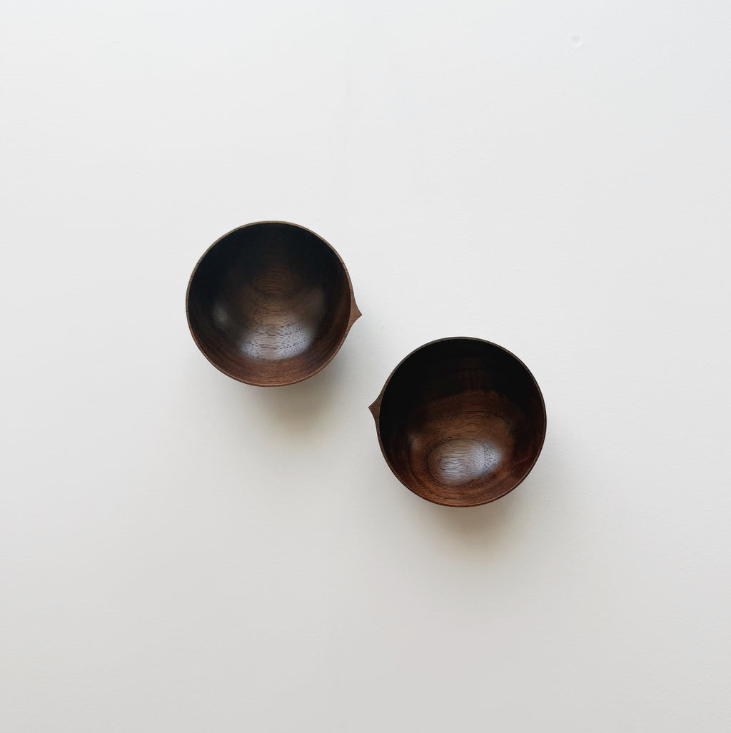 Pair of deep pinch & put pots in walnut