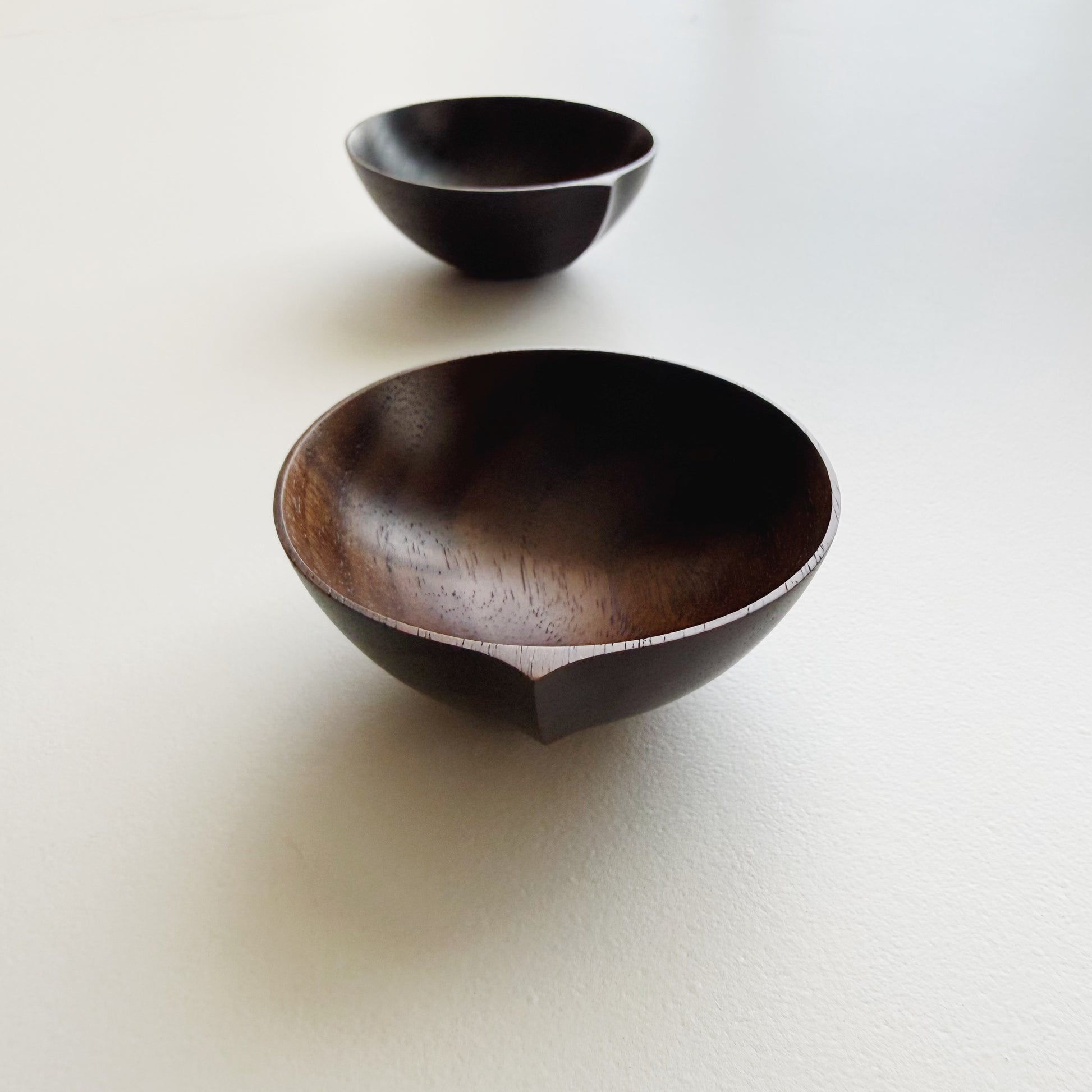 Pair of deep pinch & put pots in walnut