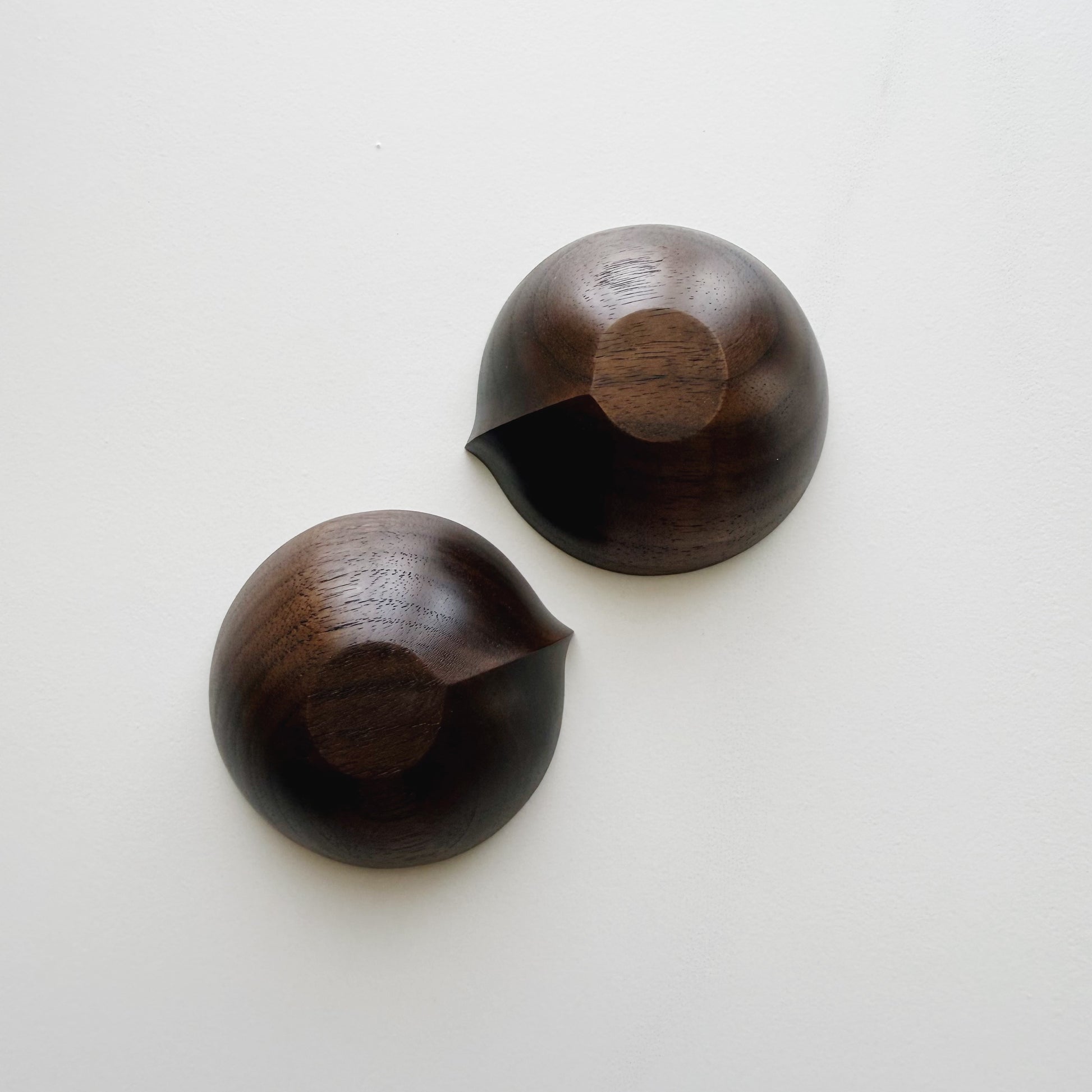 Pair of deep pinch & put pots in walnut
