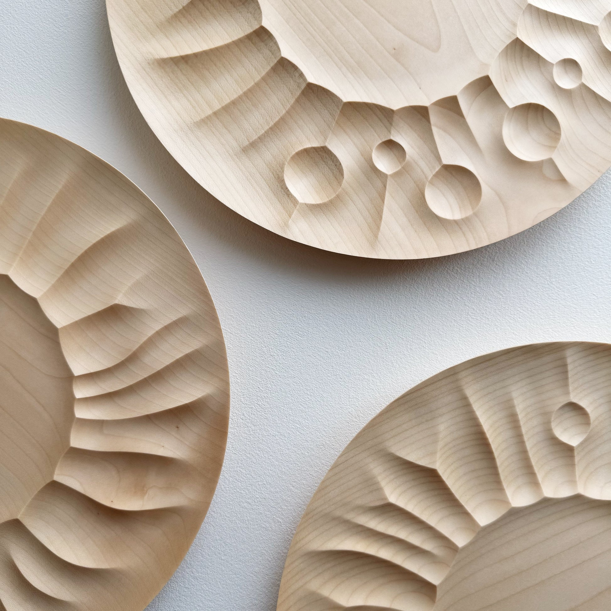 Perlee large presentation plate in sycamore