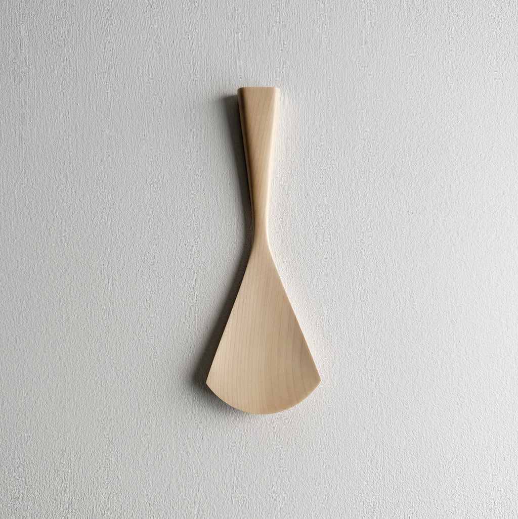 Serving paddle in sycamore