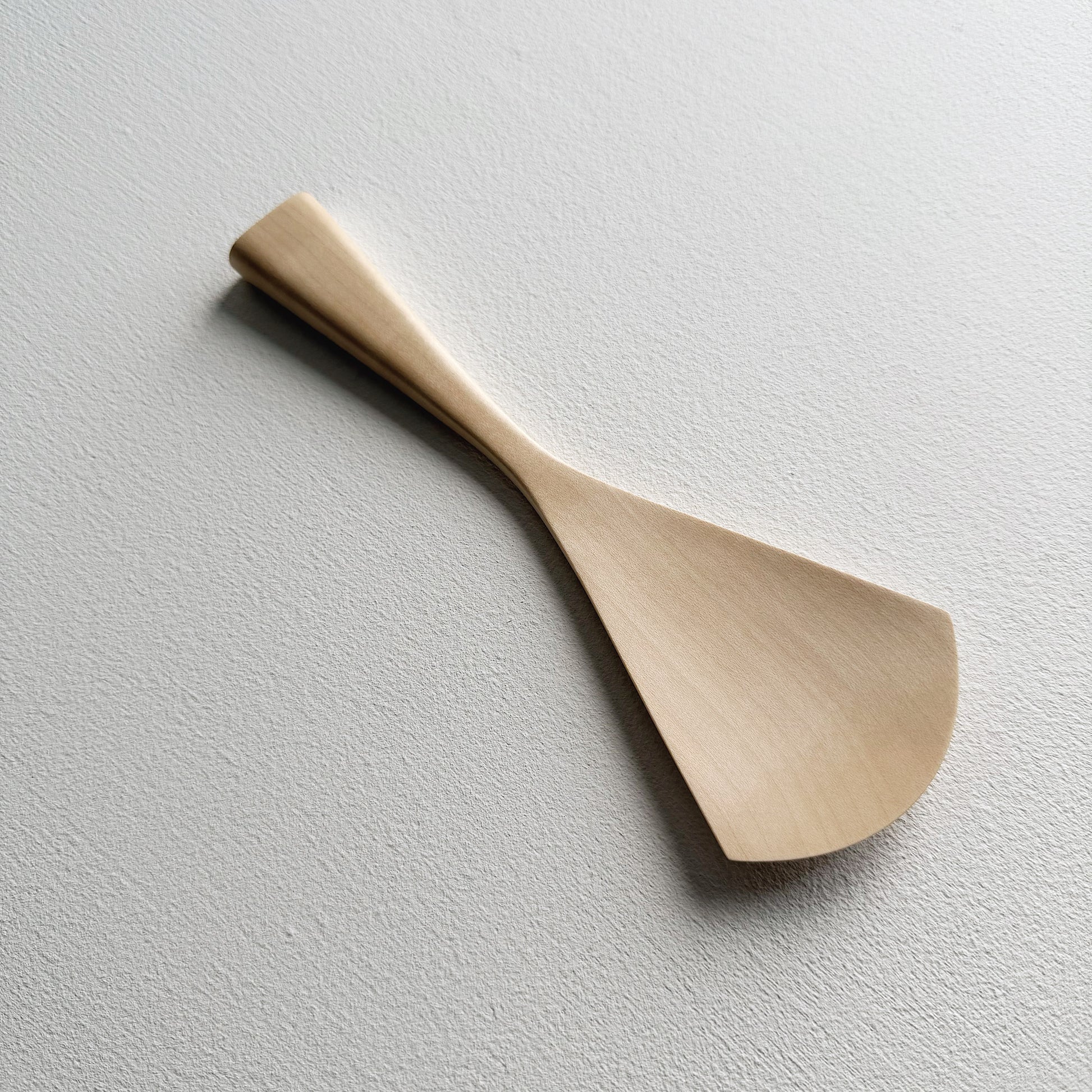 Serving paddle in sycamore