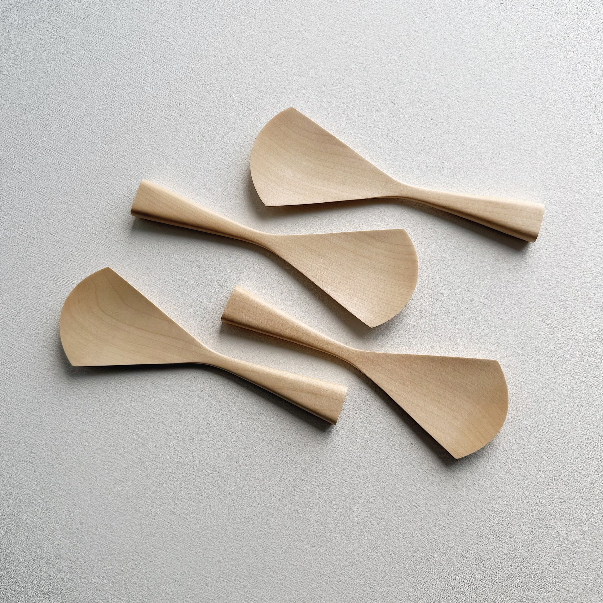 Serving paddle in sycamore