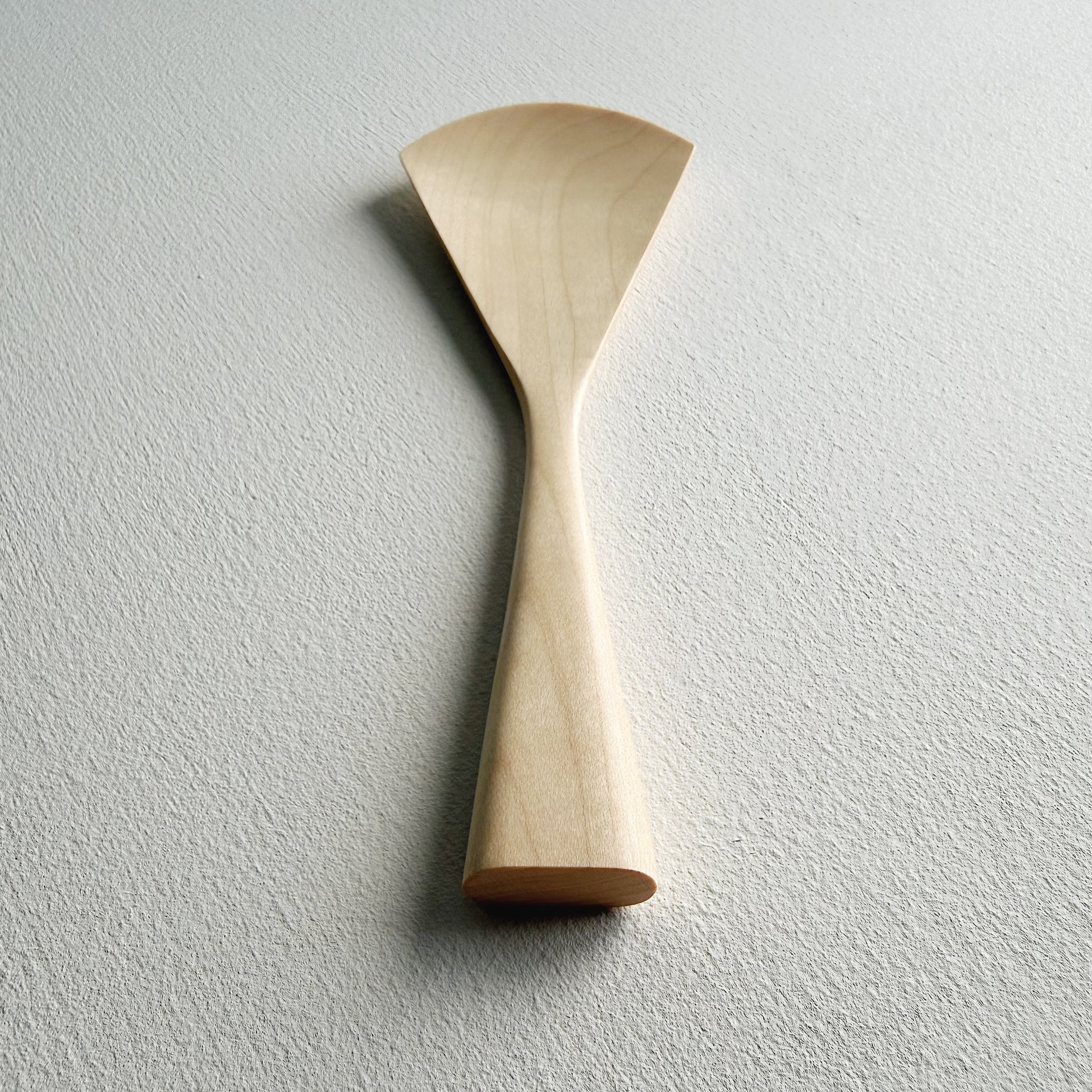 Serving paddle in sycamore