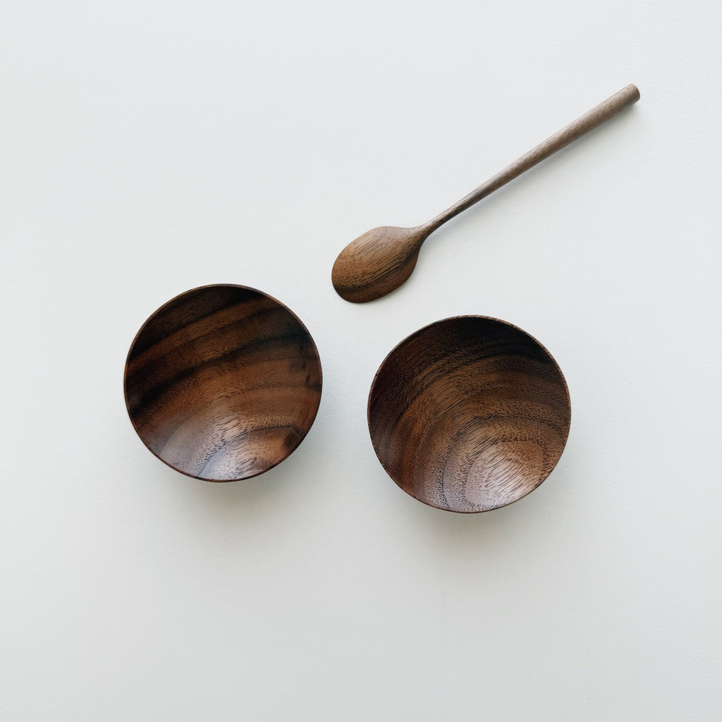 Pinch & put plinth pots set in tanned walnut