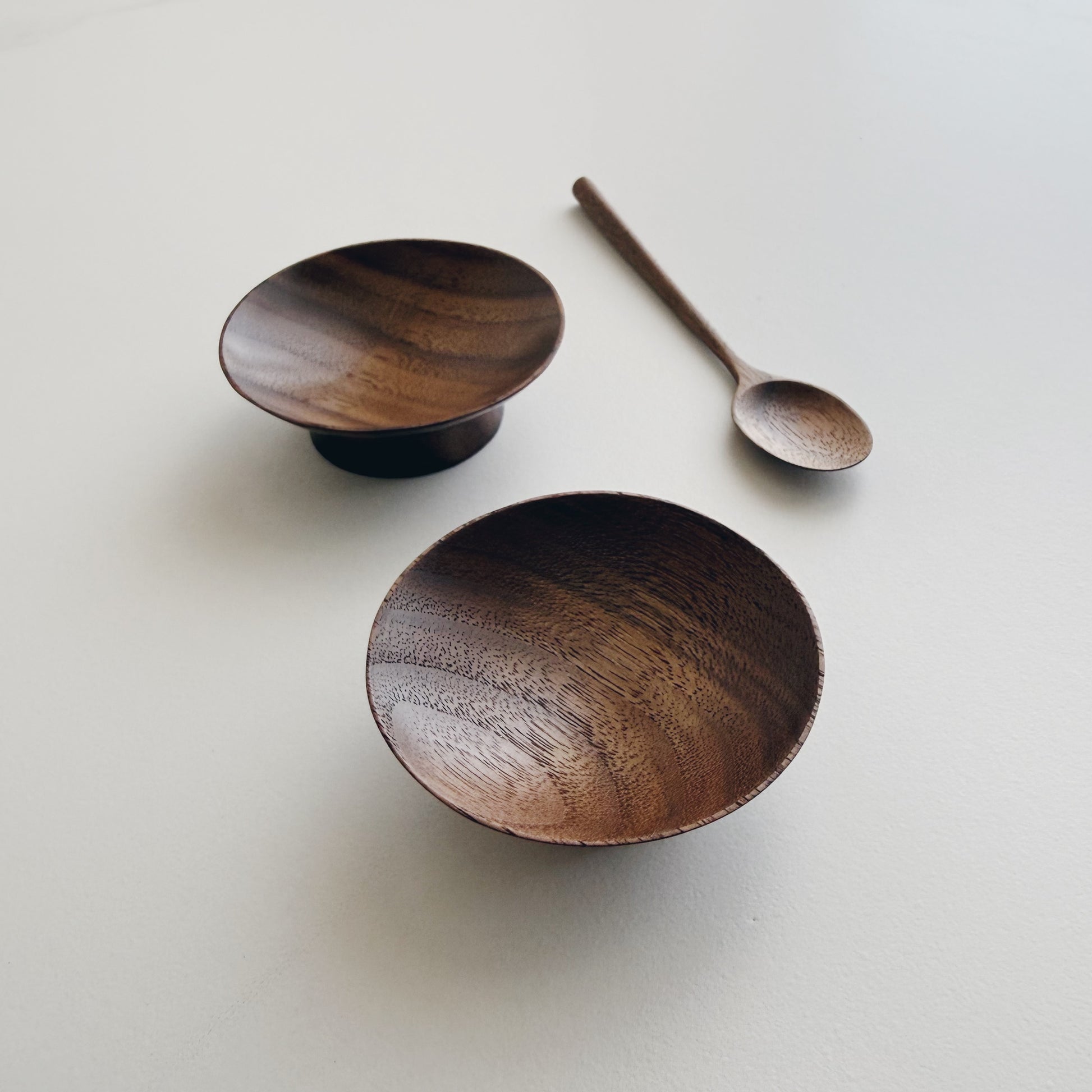 Pinch & put plinth pots set in tanned walnut