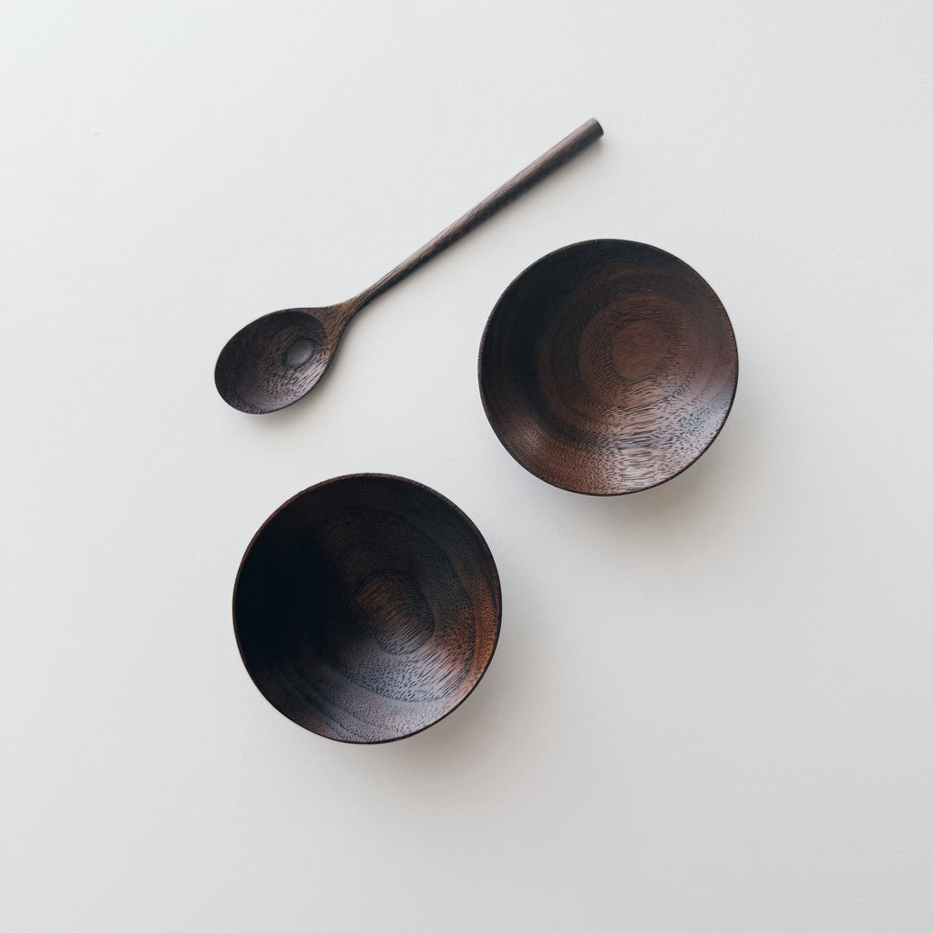 Pinch & put plinth pots set in walnut
