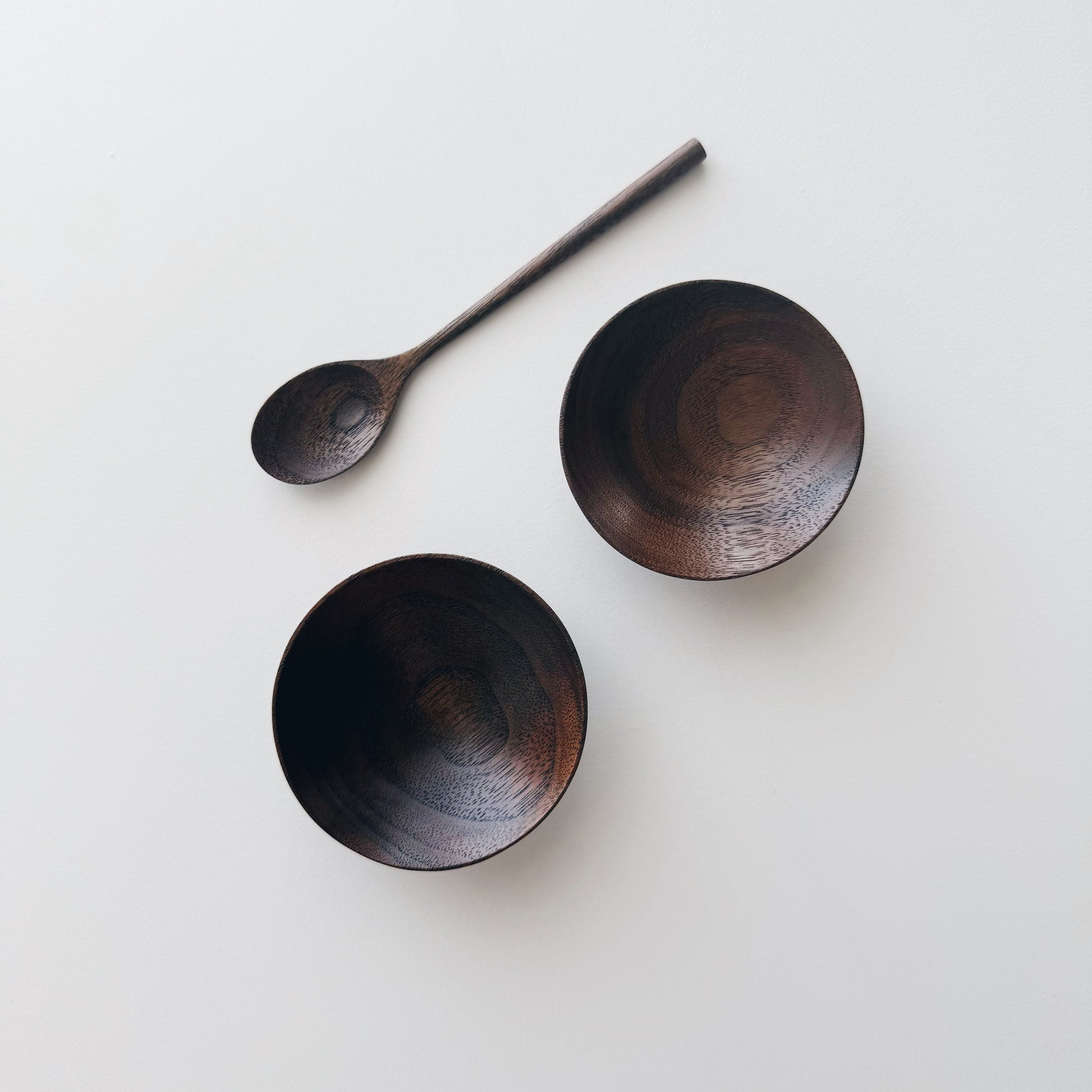 Pinch & put plinth pots set in walnut