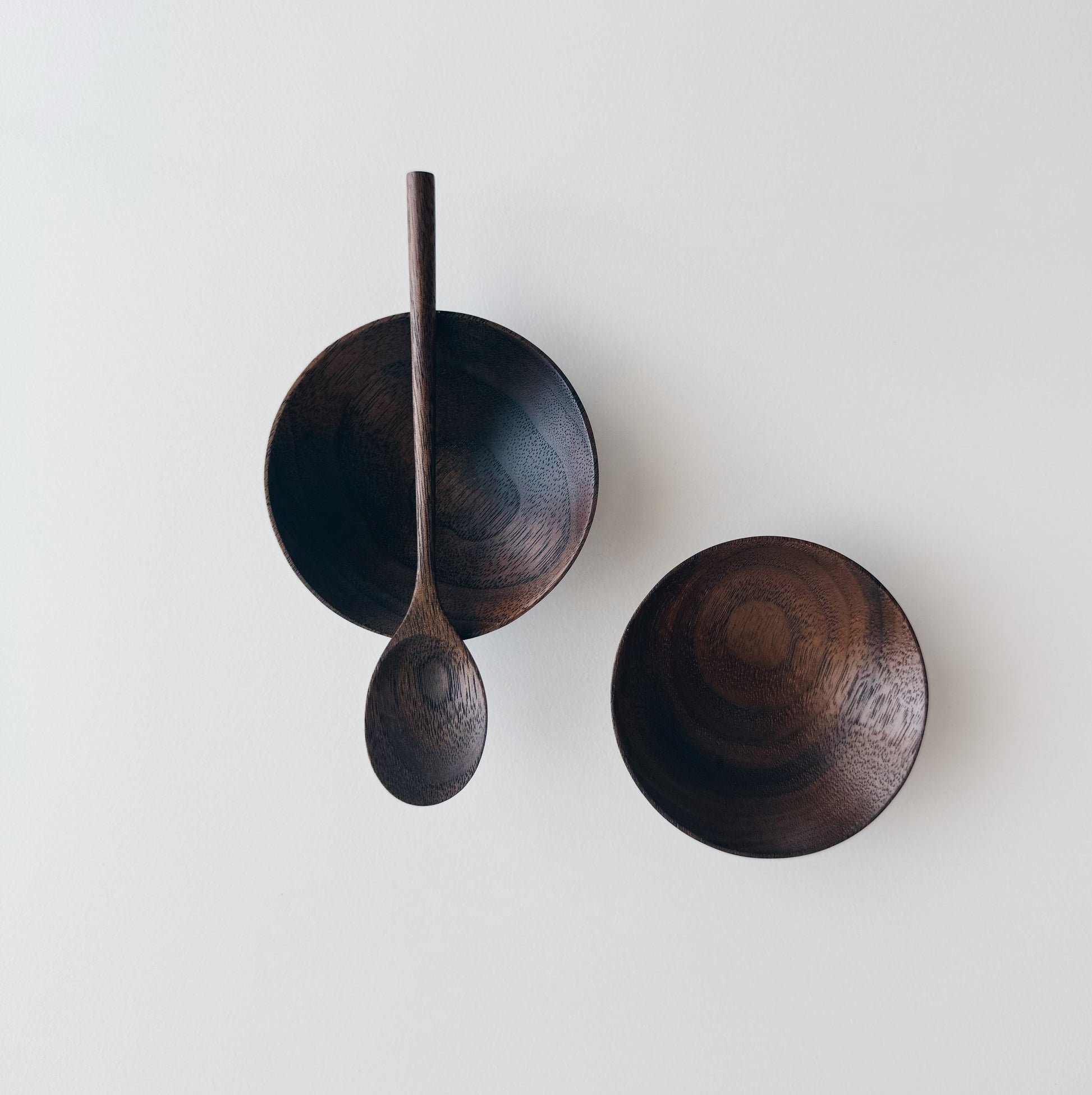 Pinch & put plinth pots set in walnut