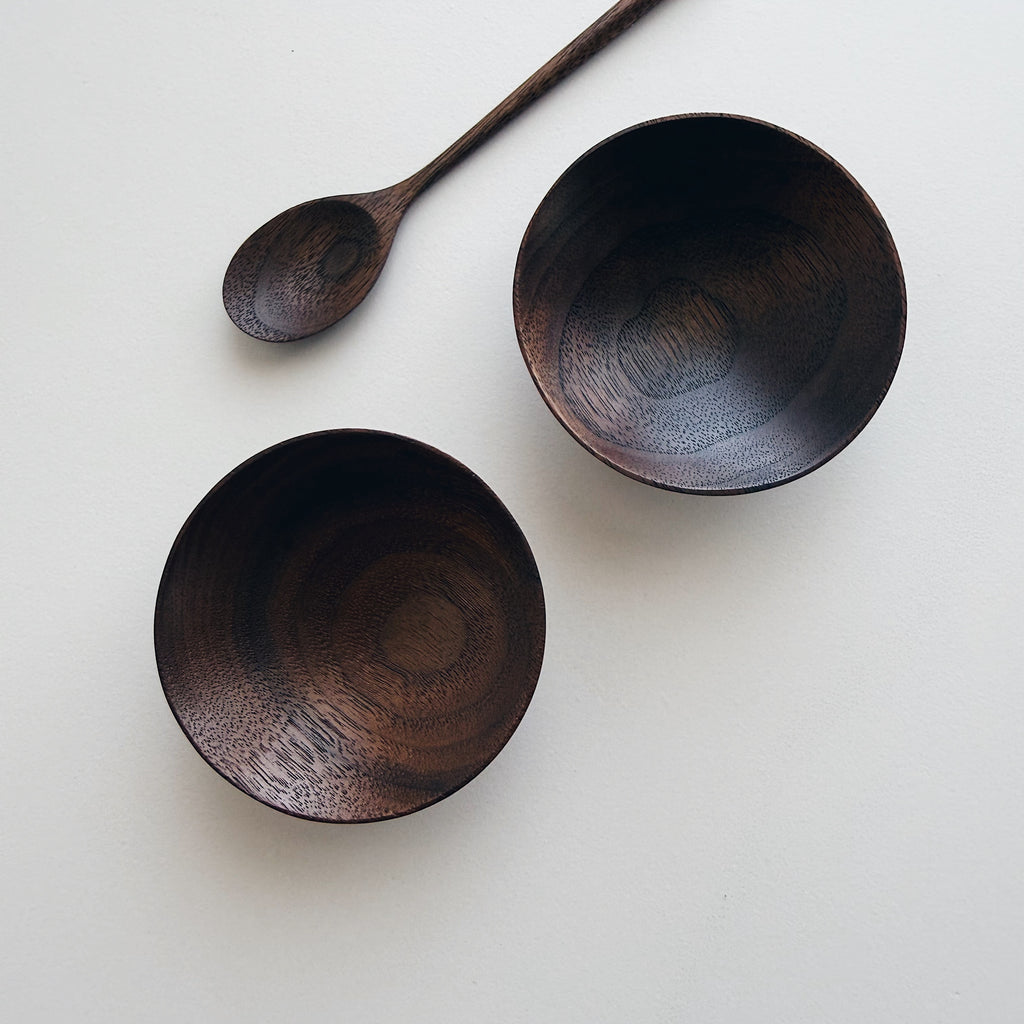 Pinch & put plinth pots set in walnut