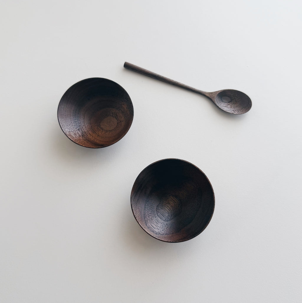 Pinch & put plinth pots set in walnut