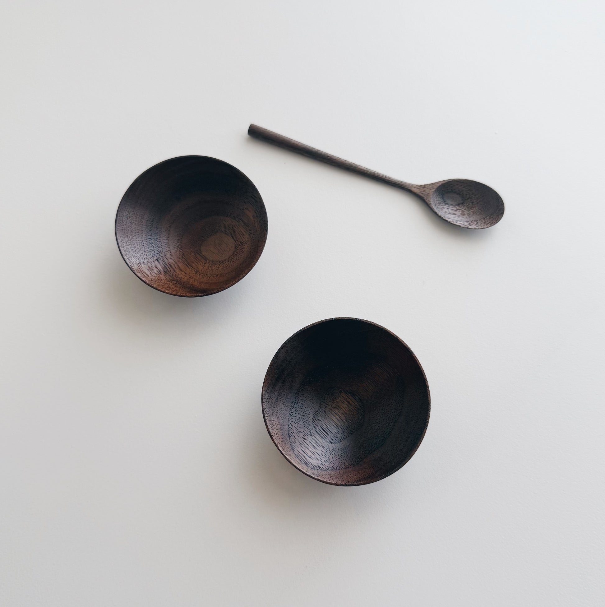 Pinch & put plinth pots set in walnut