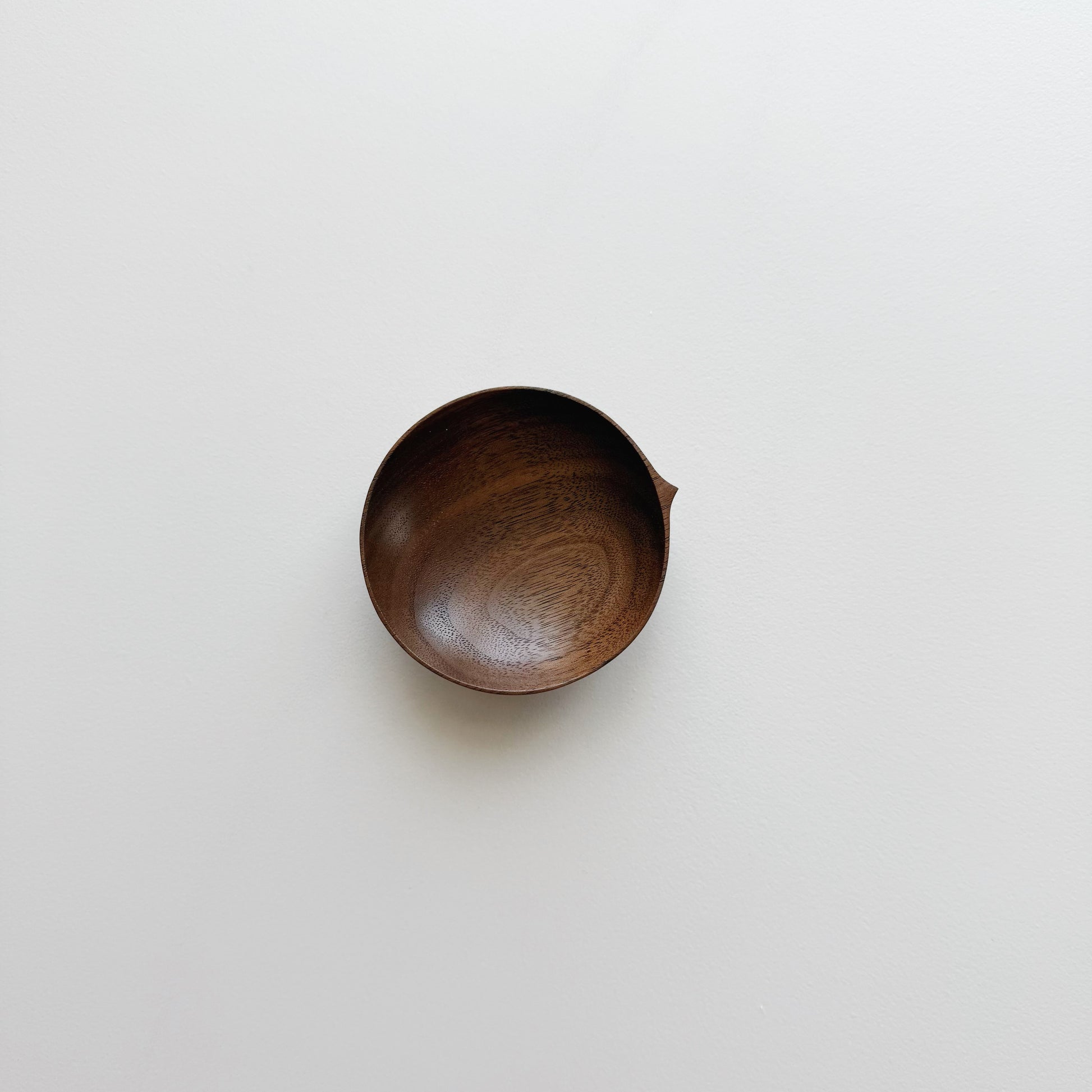 Pinch & put pot in light walnut
