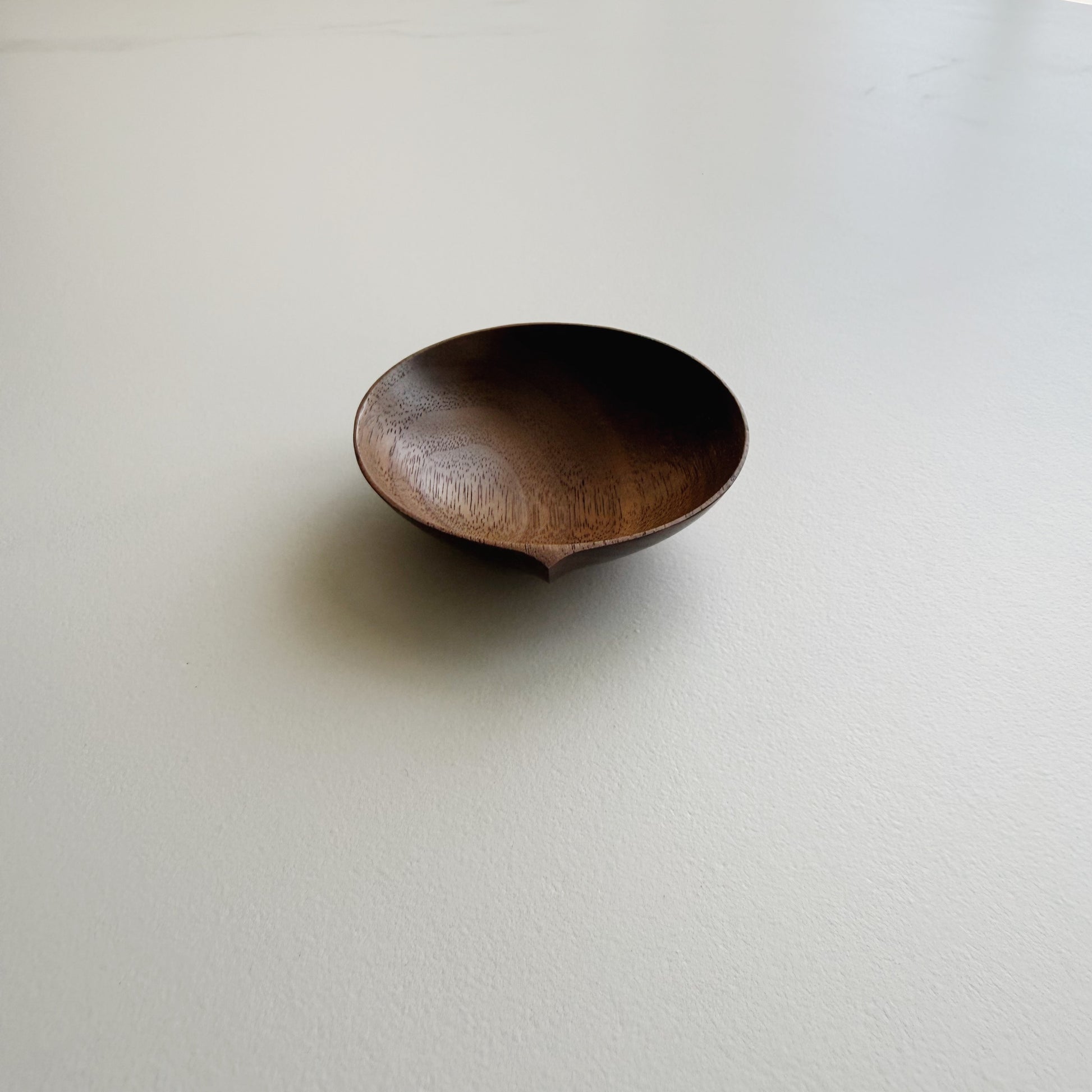 Pinch & put pot in light walnut