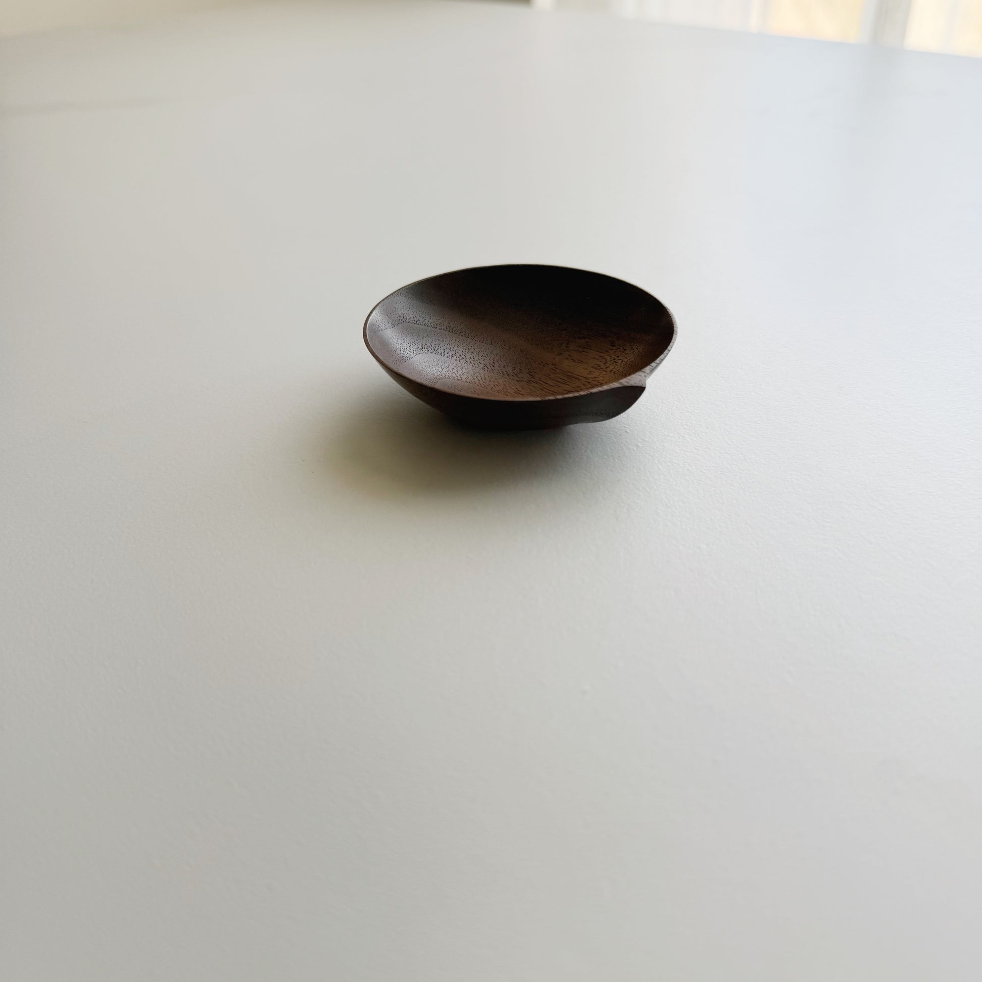 Pinch & put pot in light walnut