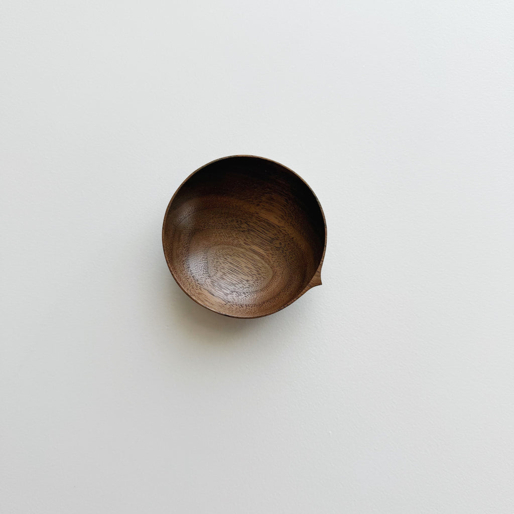 Pinch & put pot in light walnut