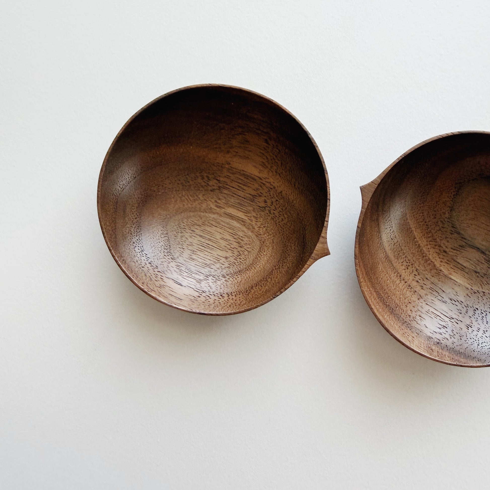 Pinch & put pot in light walnut
