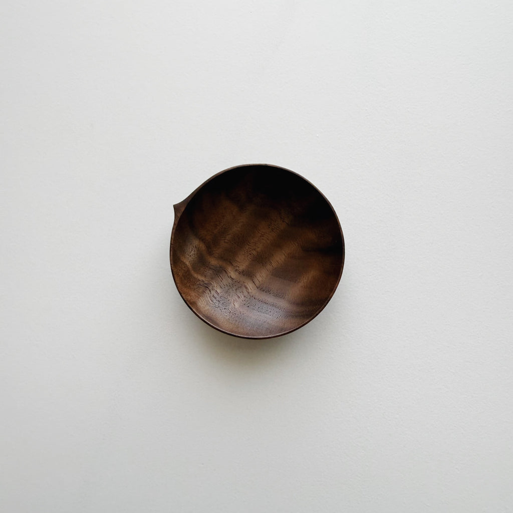 Pinch & put pot in rippled walnut