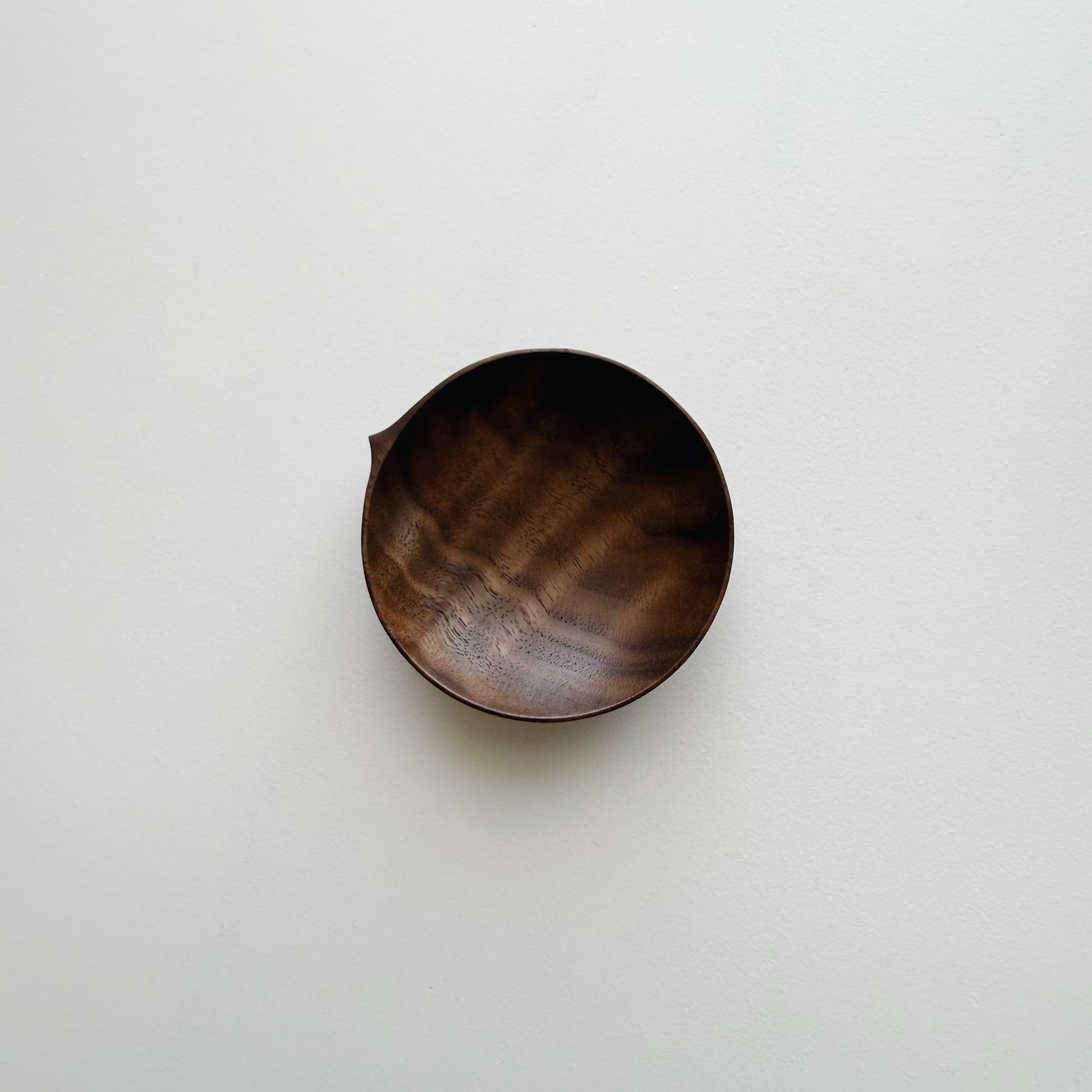 Pinch & put pot in rippled walnut