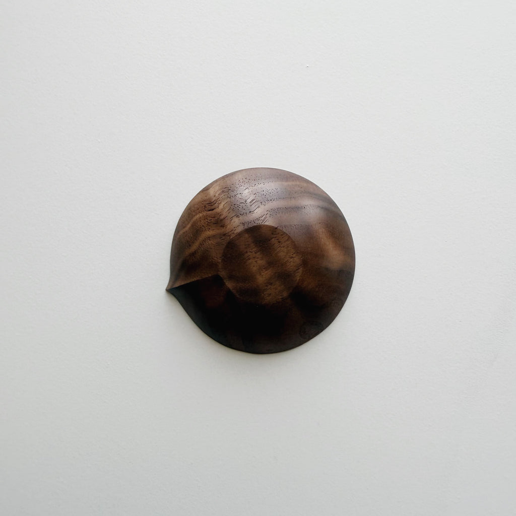 Pinch & put pot in rippled walnut