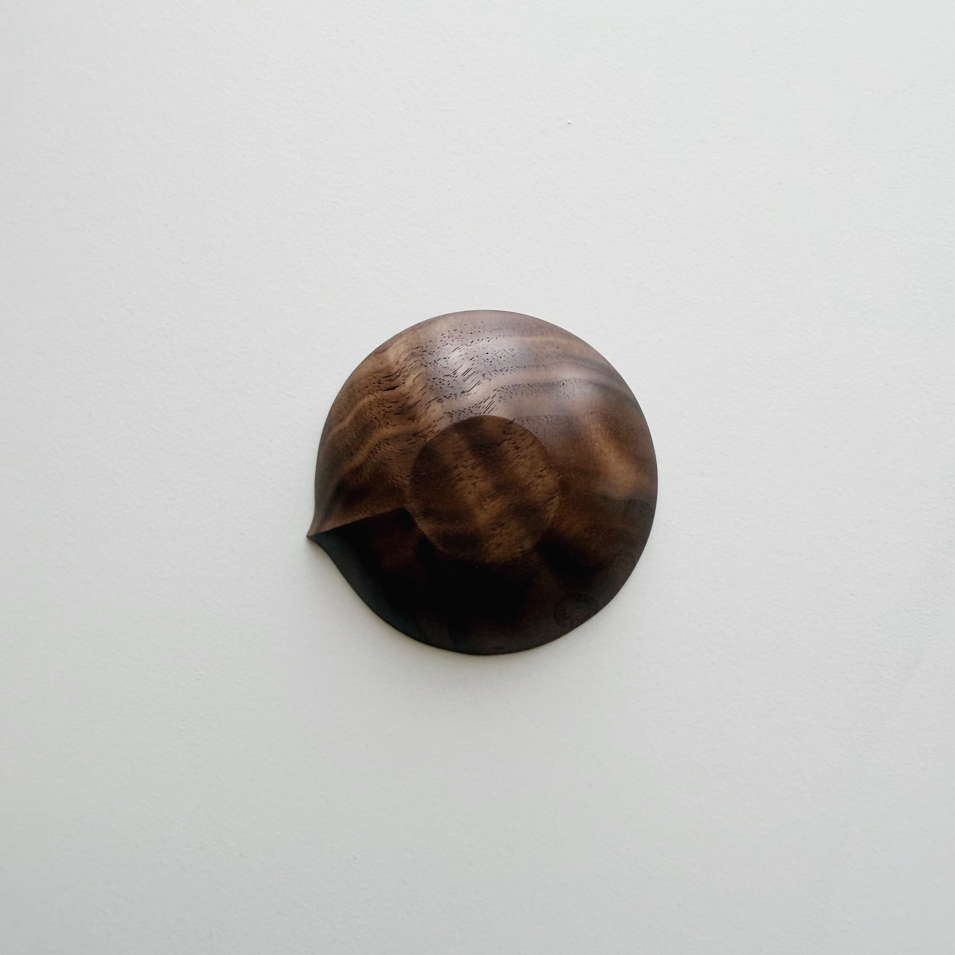 Pinch & put pot in rippled walnut