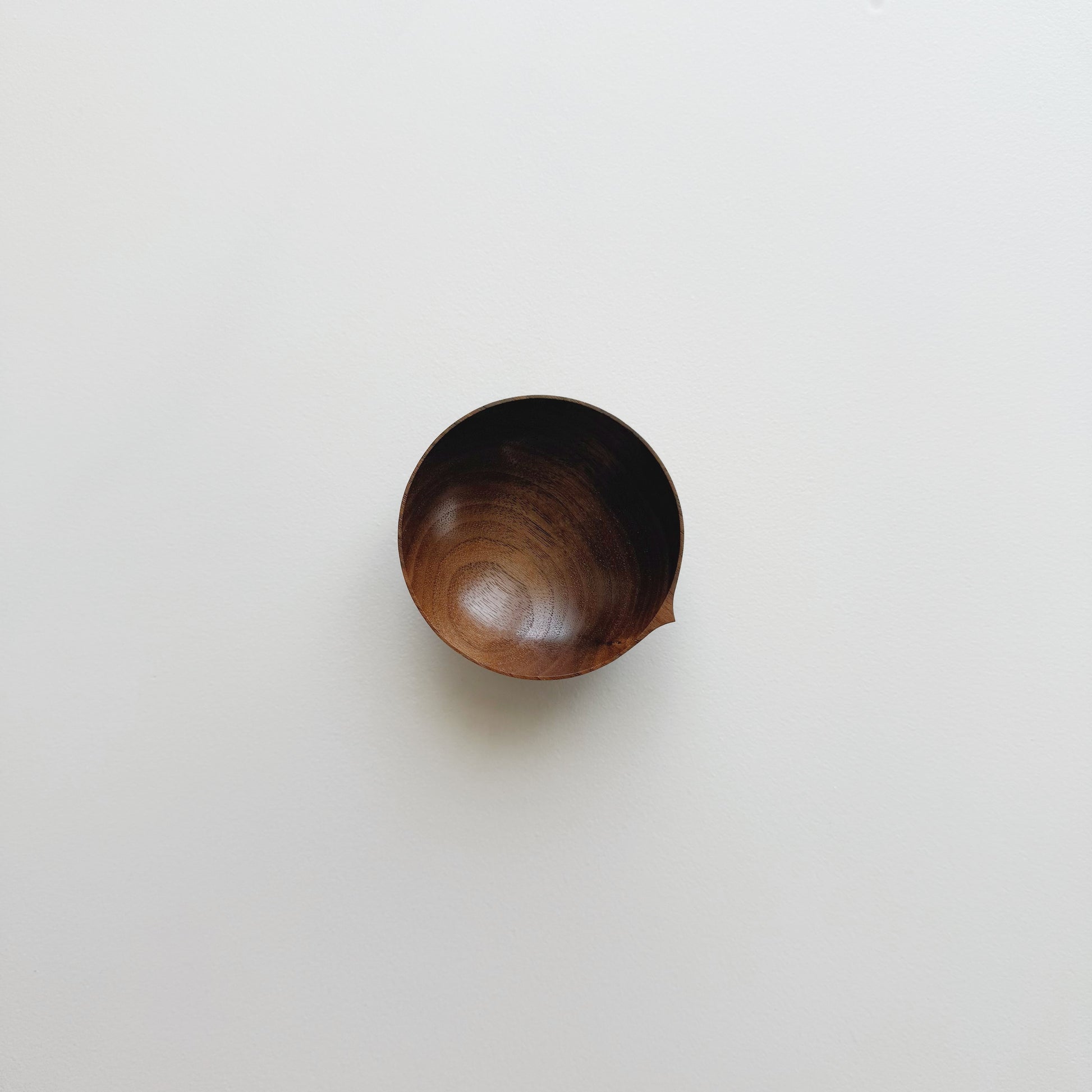 Pinch & put pot in walnut
