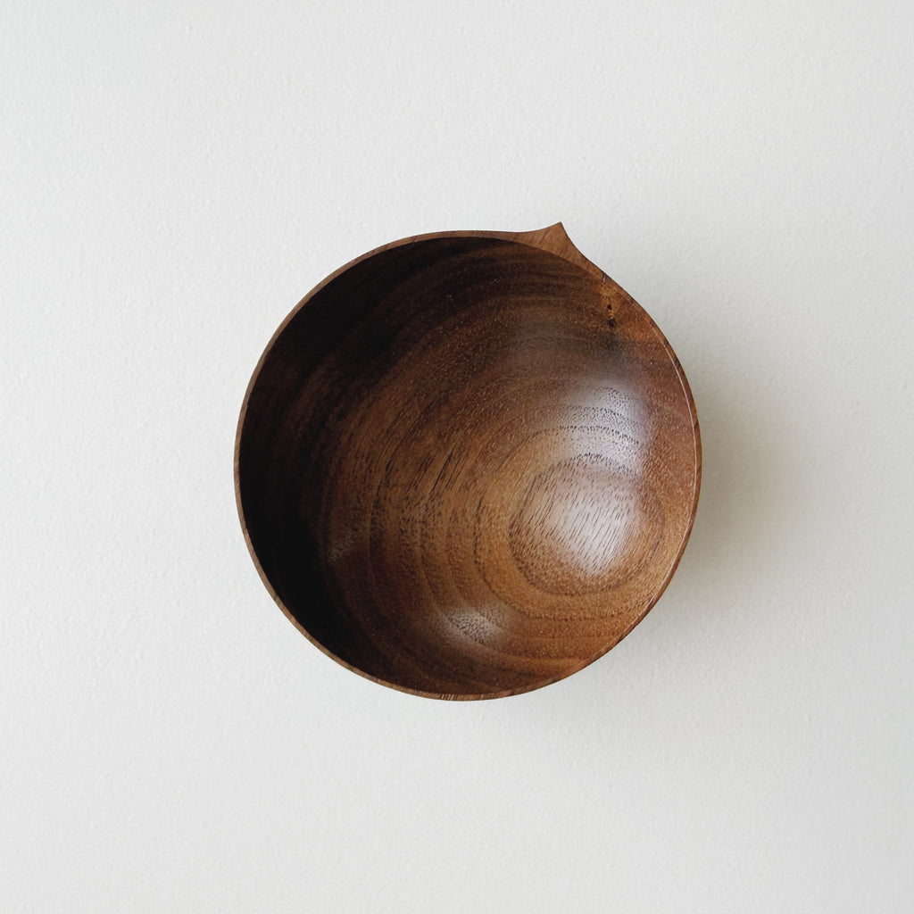 Pinch & put pot in walnut
