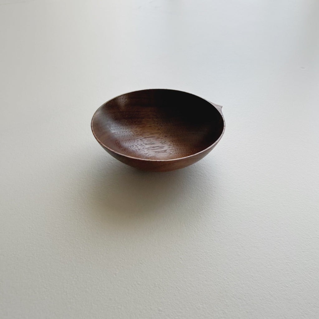 Pinch & put pot in walnut
