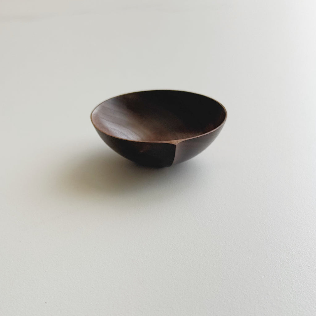 Pinch & put pot in walnut